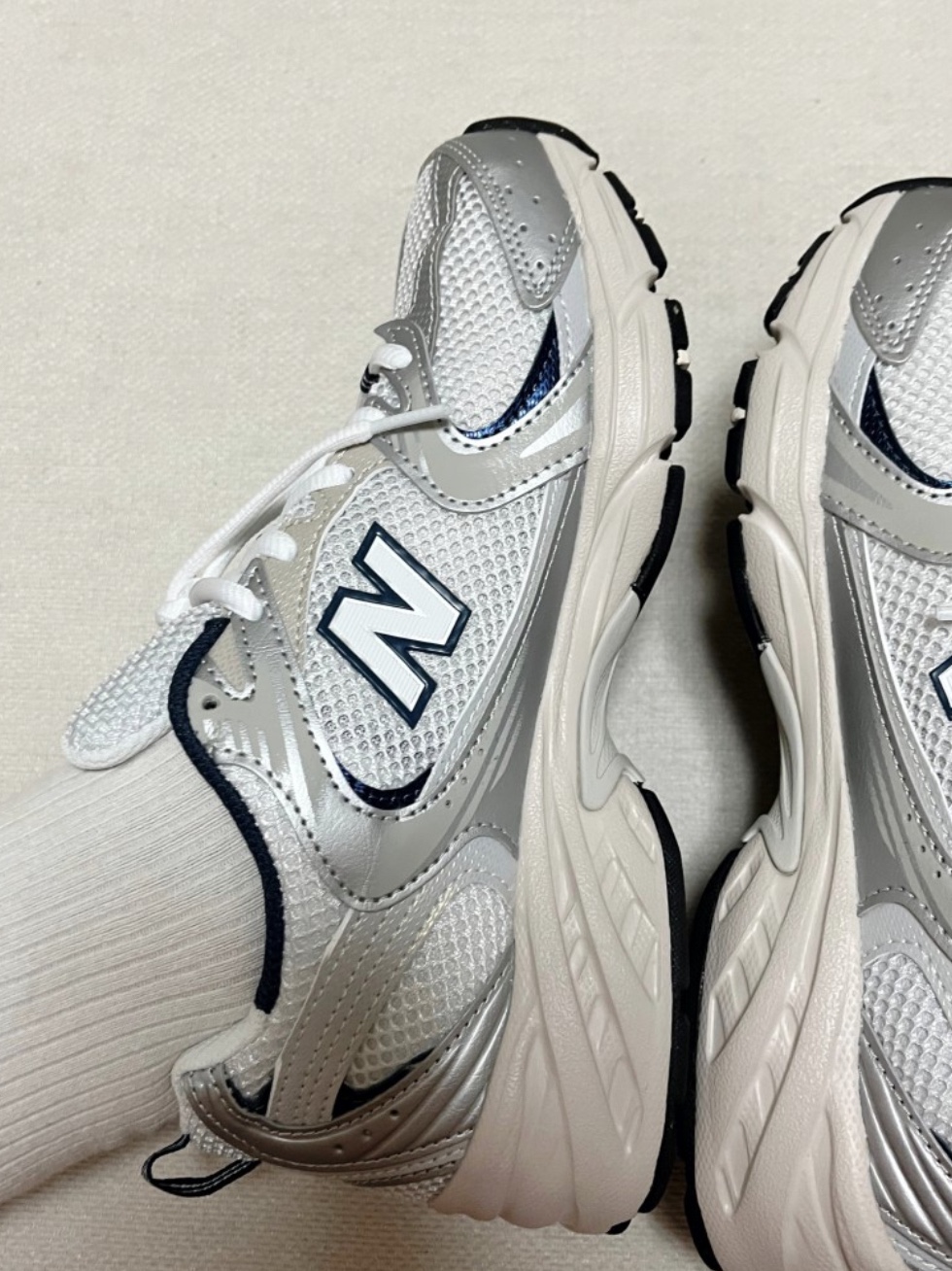 New Balance 530 Steel Grey 착용 스타일