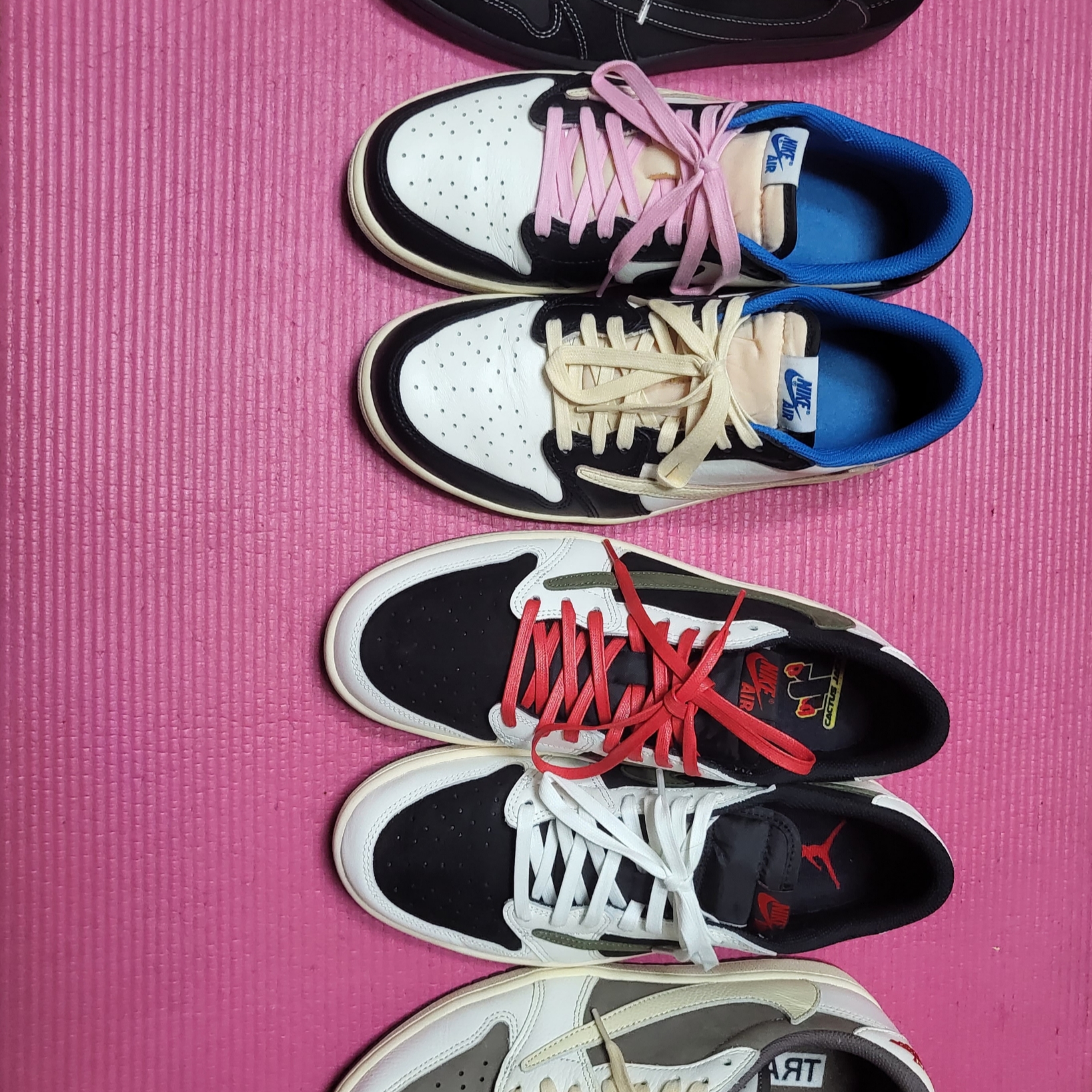 (W) Jordan 1 x Travis Scott Retro Low OG SP Medium Olive, Jordan 1 x Travis Scott Retro Low OG SP Sail and Ridgerock 착용 스타일 - 4