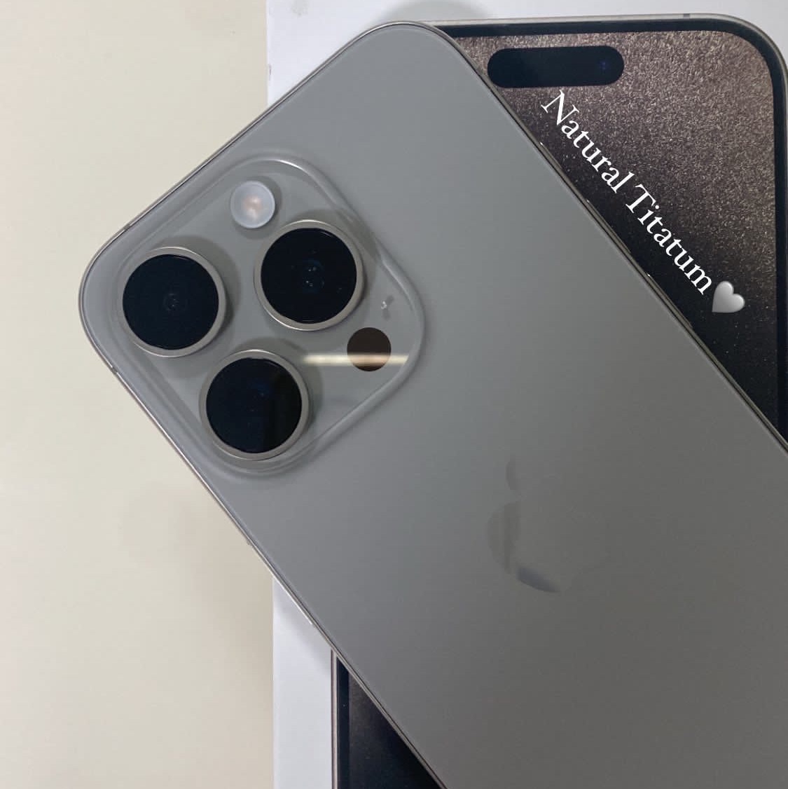 Apple iPhone 15 Pro 128GB Natural Titanium (Korean Ver.) 착용 스타일