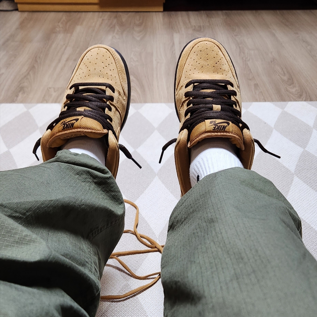 Nike SB Dunk Low Pro Wheat 2023 착용 스타일 - 1