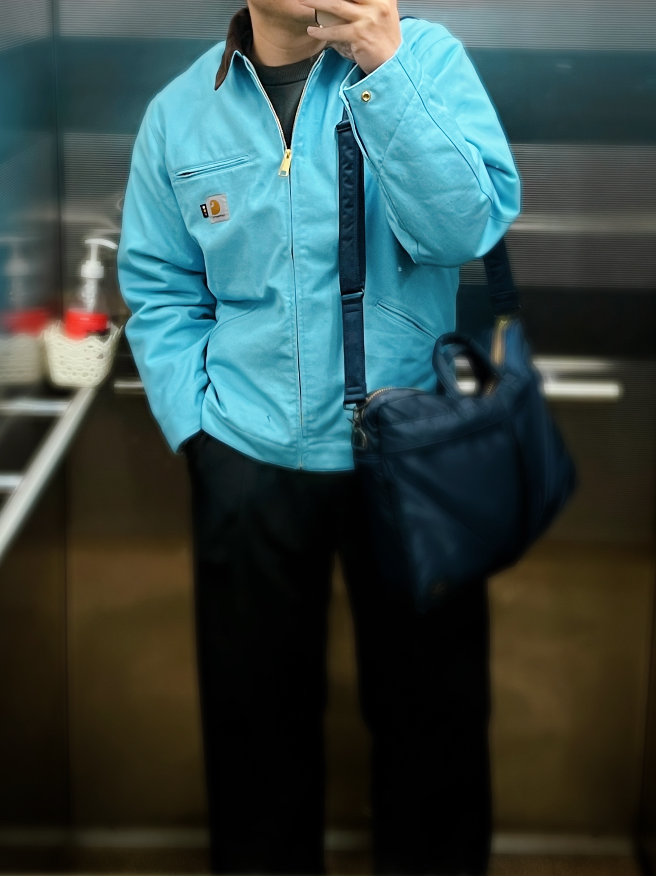 Carhartt WIP x IAB Studio OG Detroit Jacket Milky Blue, Porter Tanker 2Way Briefcase Iron Blue 착용 스타일 - 3