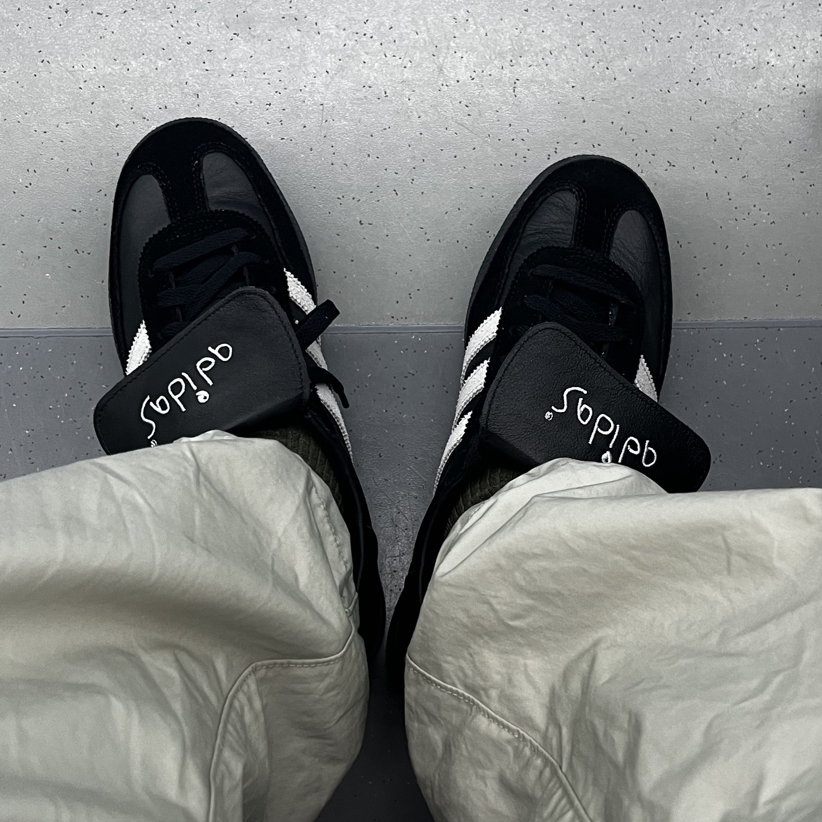 Adidas Spezial Handball Core Black Cloud White 착용 스타일