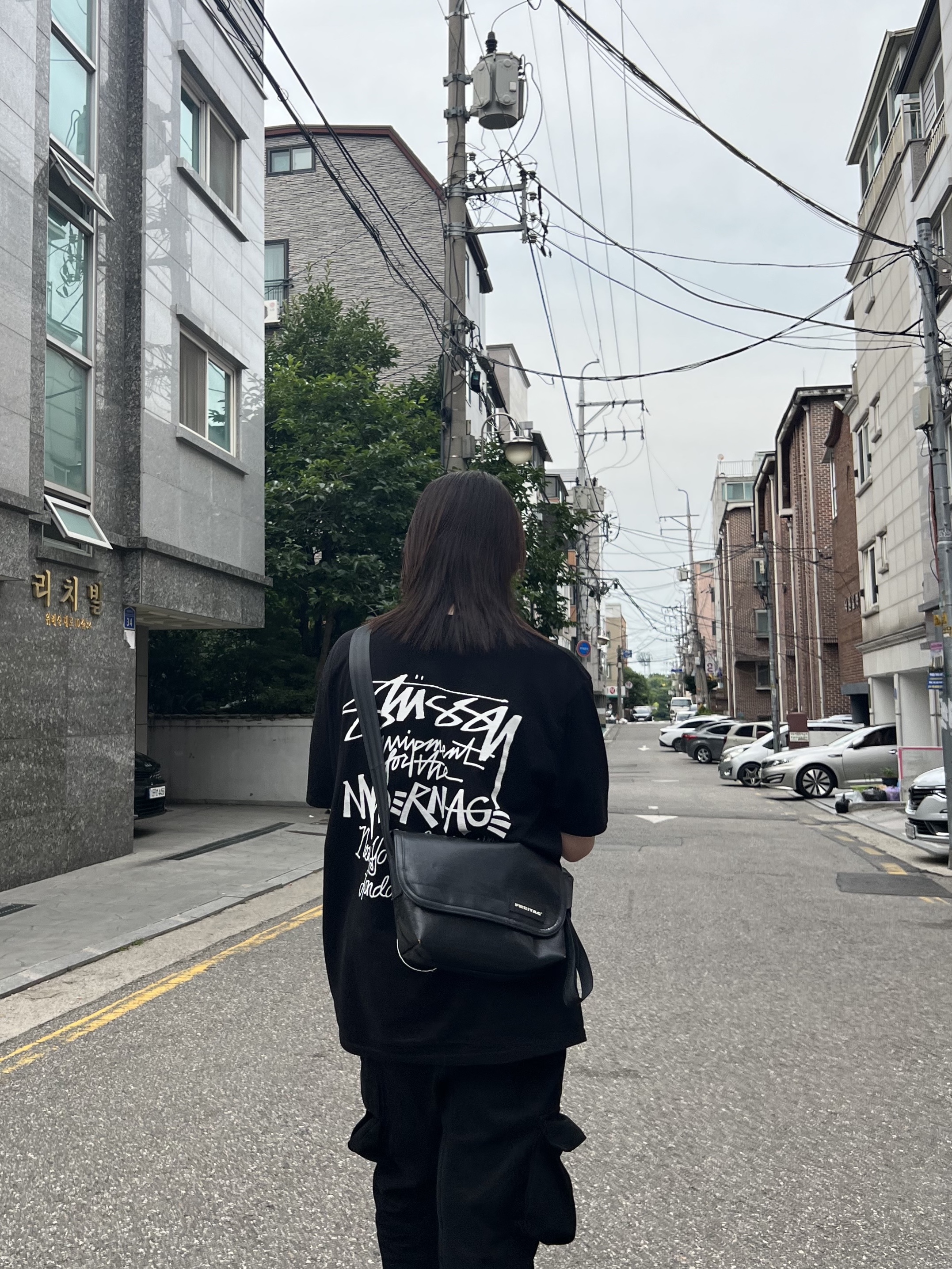 Stussy Modern Age T-Shirt Black, Maison Mihara Yasuhiro Hank OG Sole Canvas Low-top Sneakers White 착용 스타일 - 2