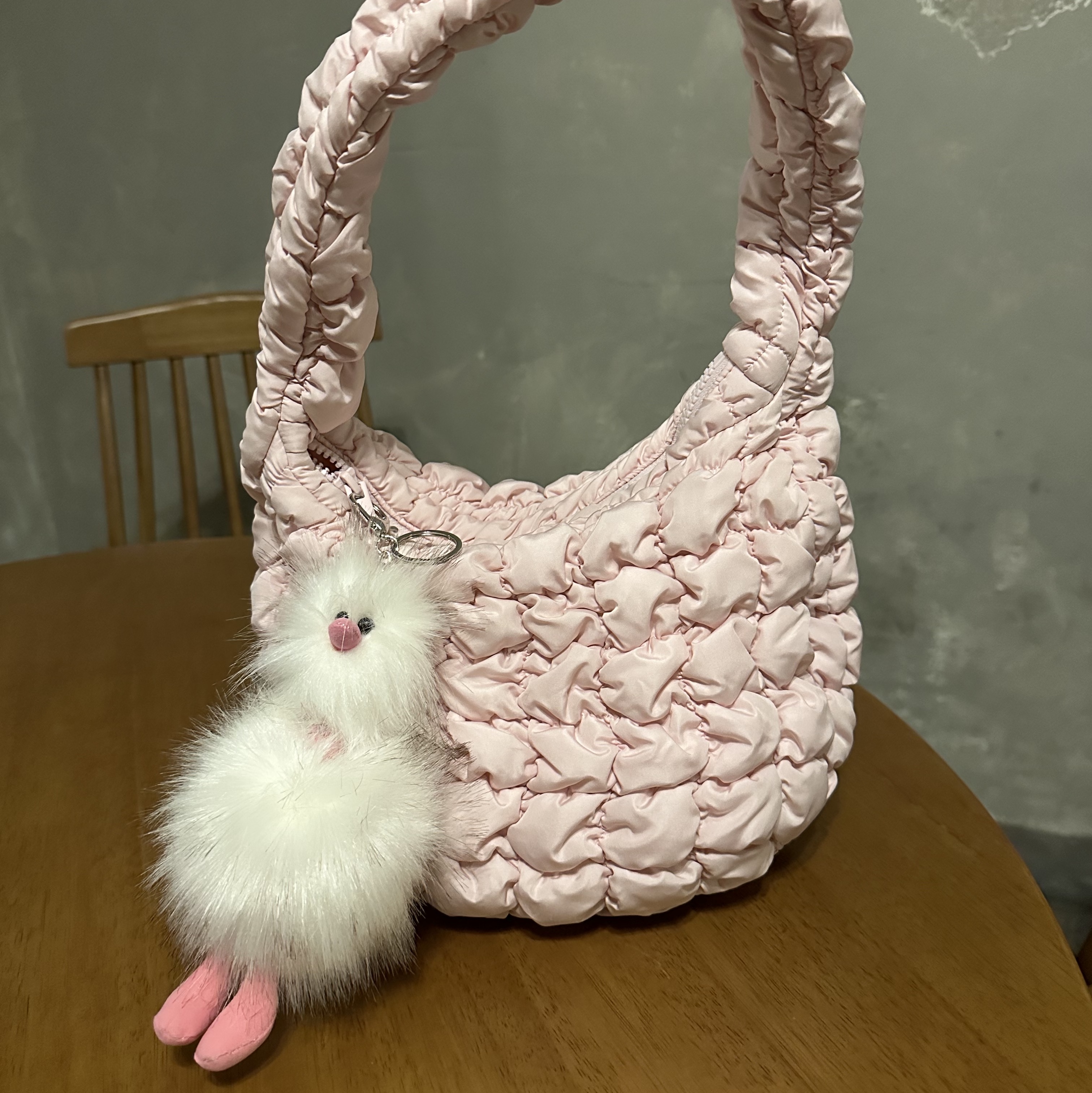 COS Quilted Mini Bag Pink 착용 스타일 - 2