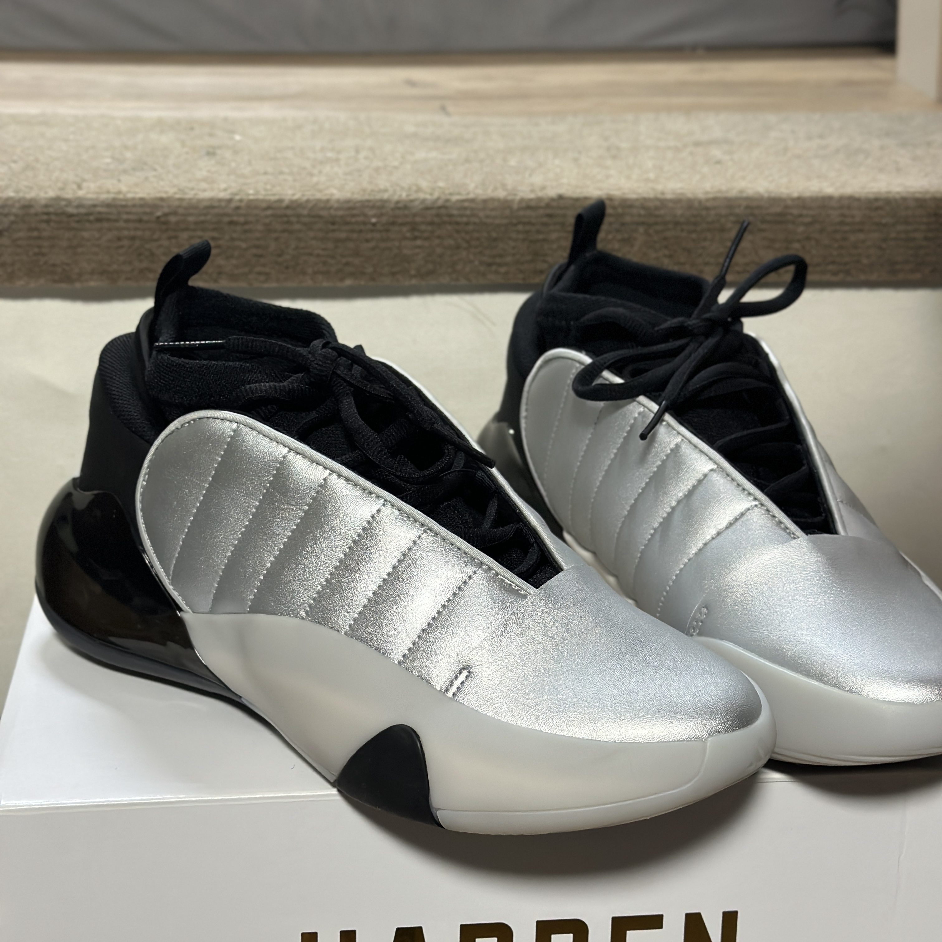 Adidas Harden Vol. 7 Silver Metallic Core Black 착용 스타일 - 1