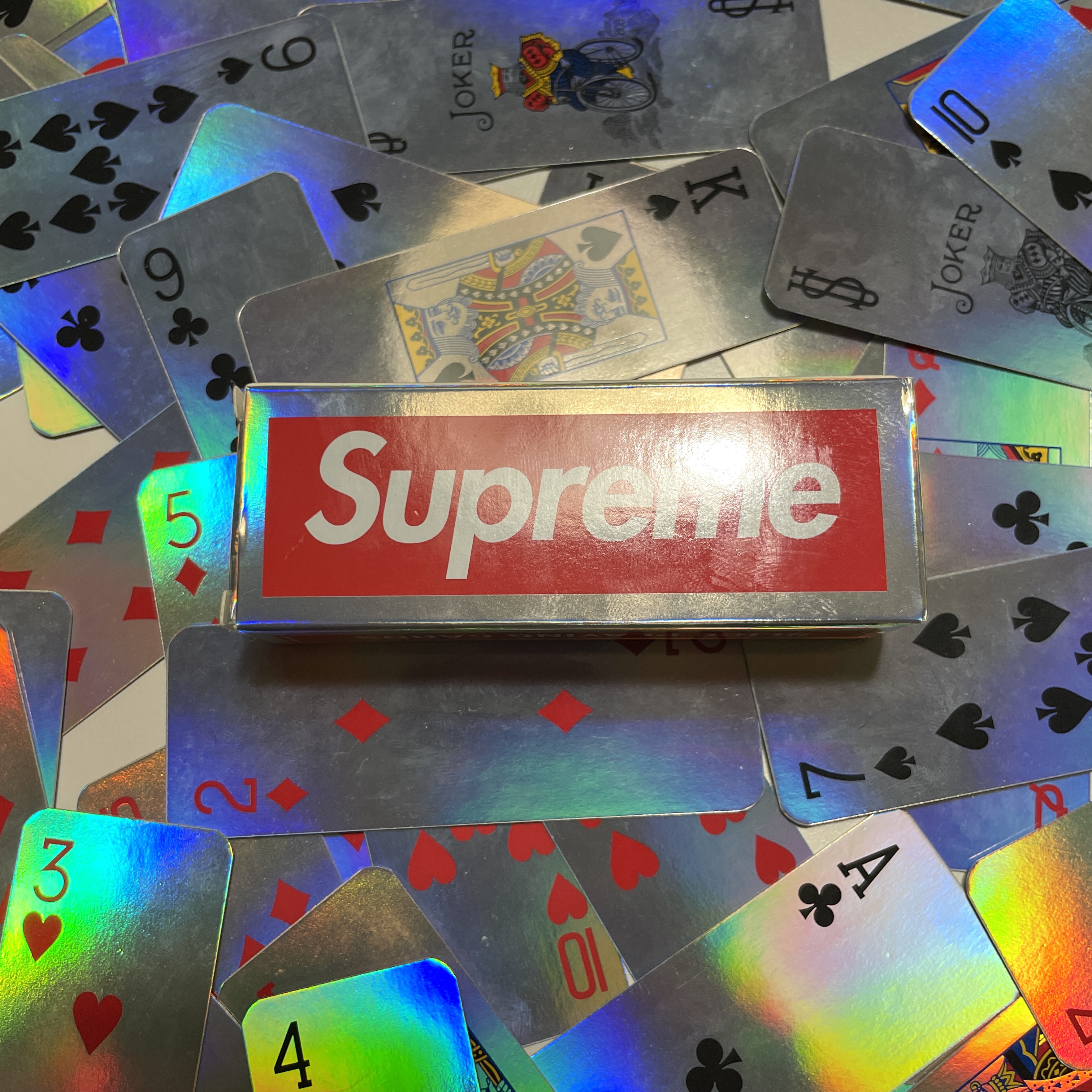 Supreme x Bicycle Holographic Slice Cards Holographic - 23FW 착용 스타일 - 2