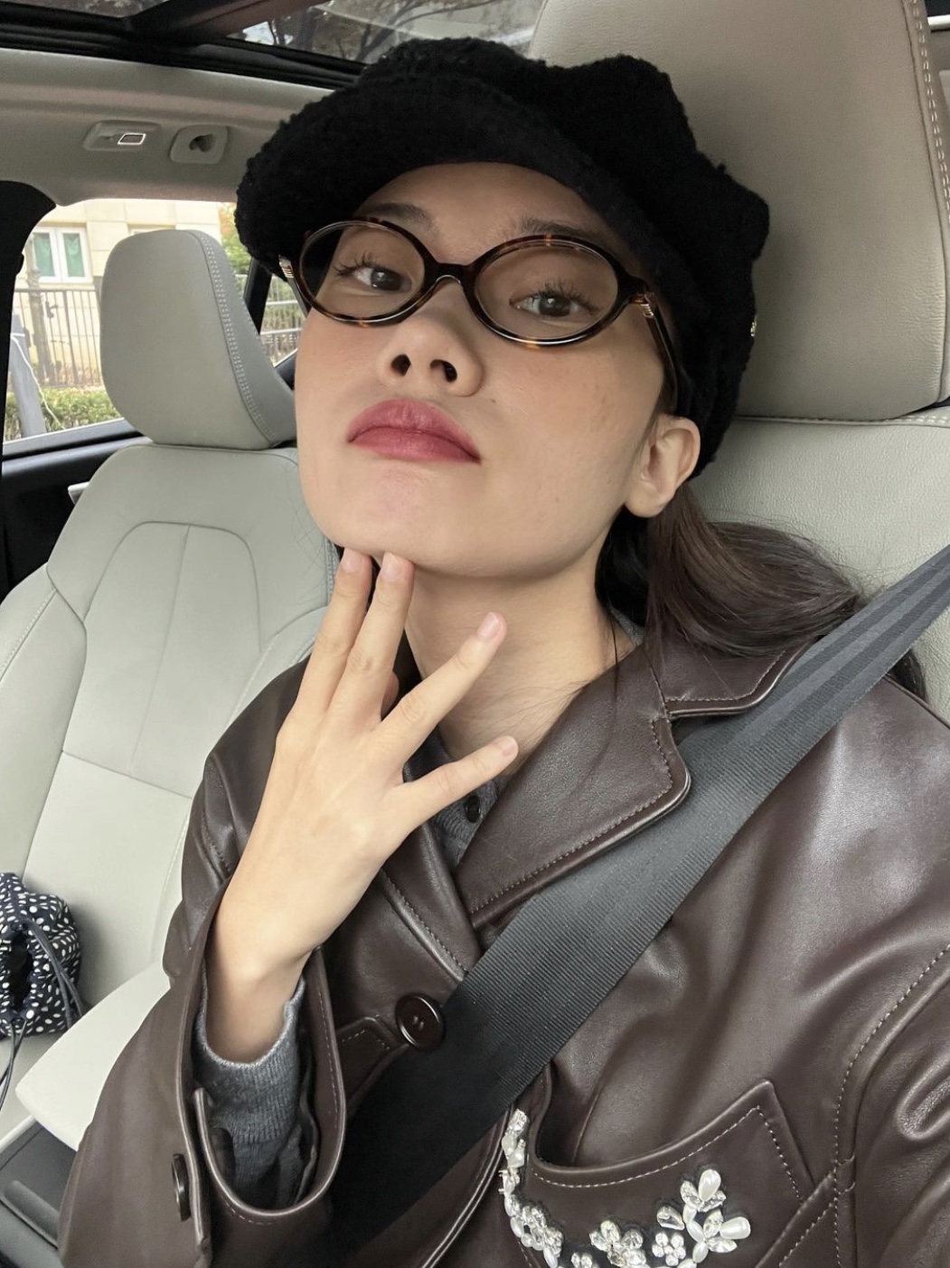 (W) Miu Miu Regard sunglasses Blue Lenses Honey Tortoiseshell Acetate Alternative fit 착용 스타일