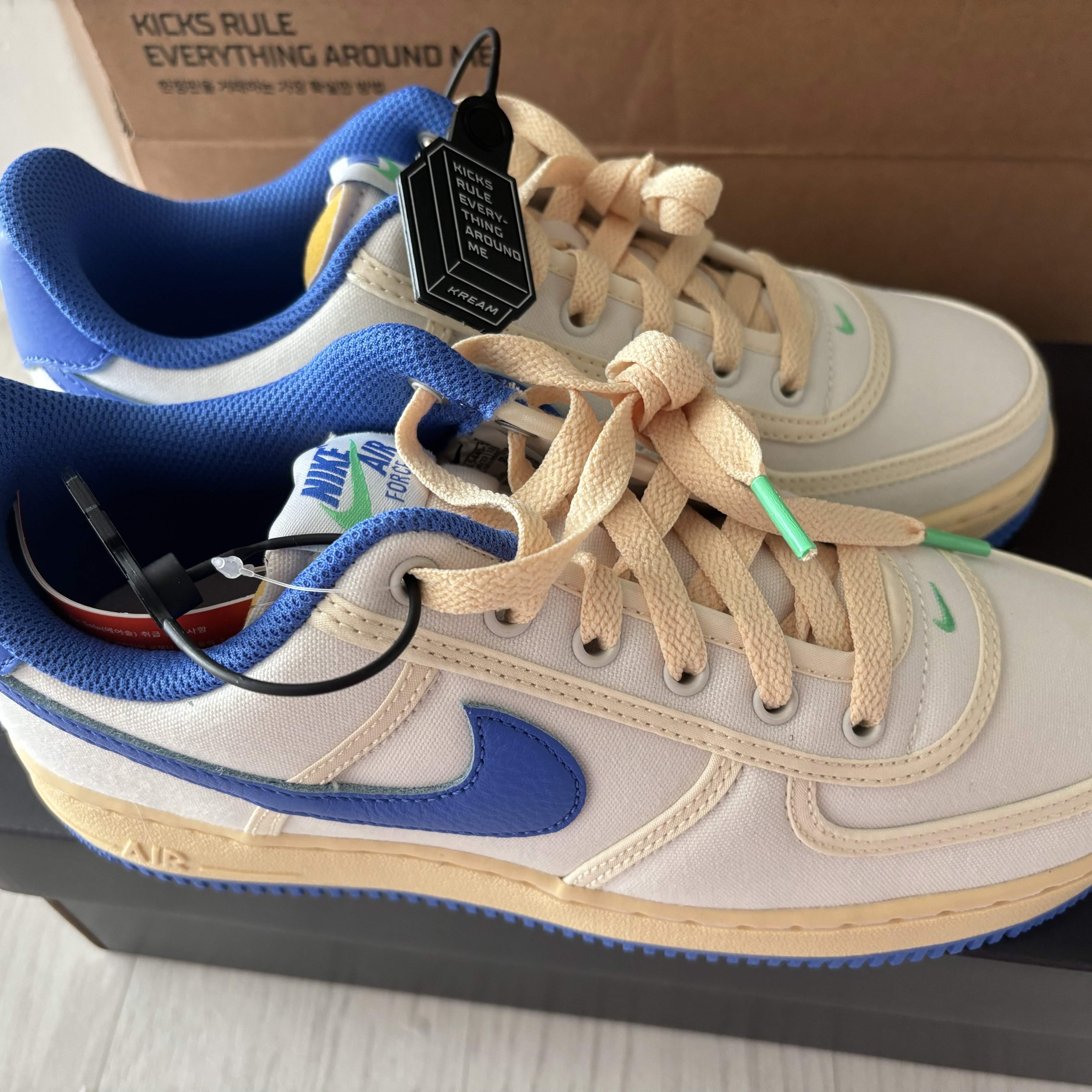 (W) Nike Air Force 1 '07 Sail Medium Blue 착용 스타일 - 1
