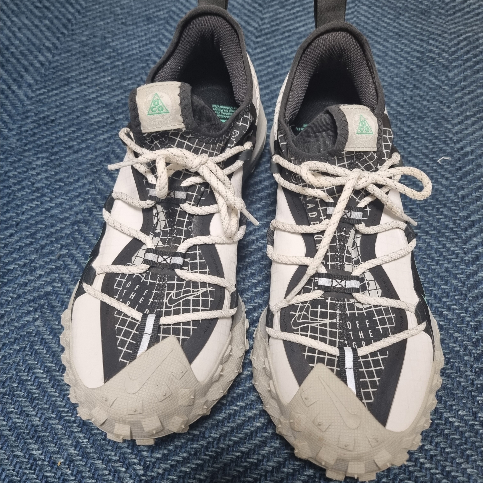 Nike ACG Mountain Fly Low SE White and Black 착용 스타일