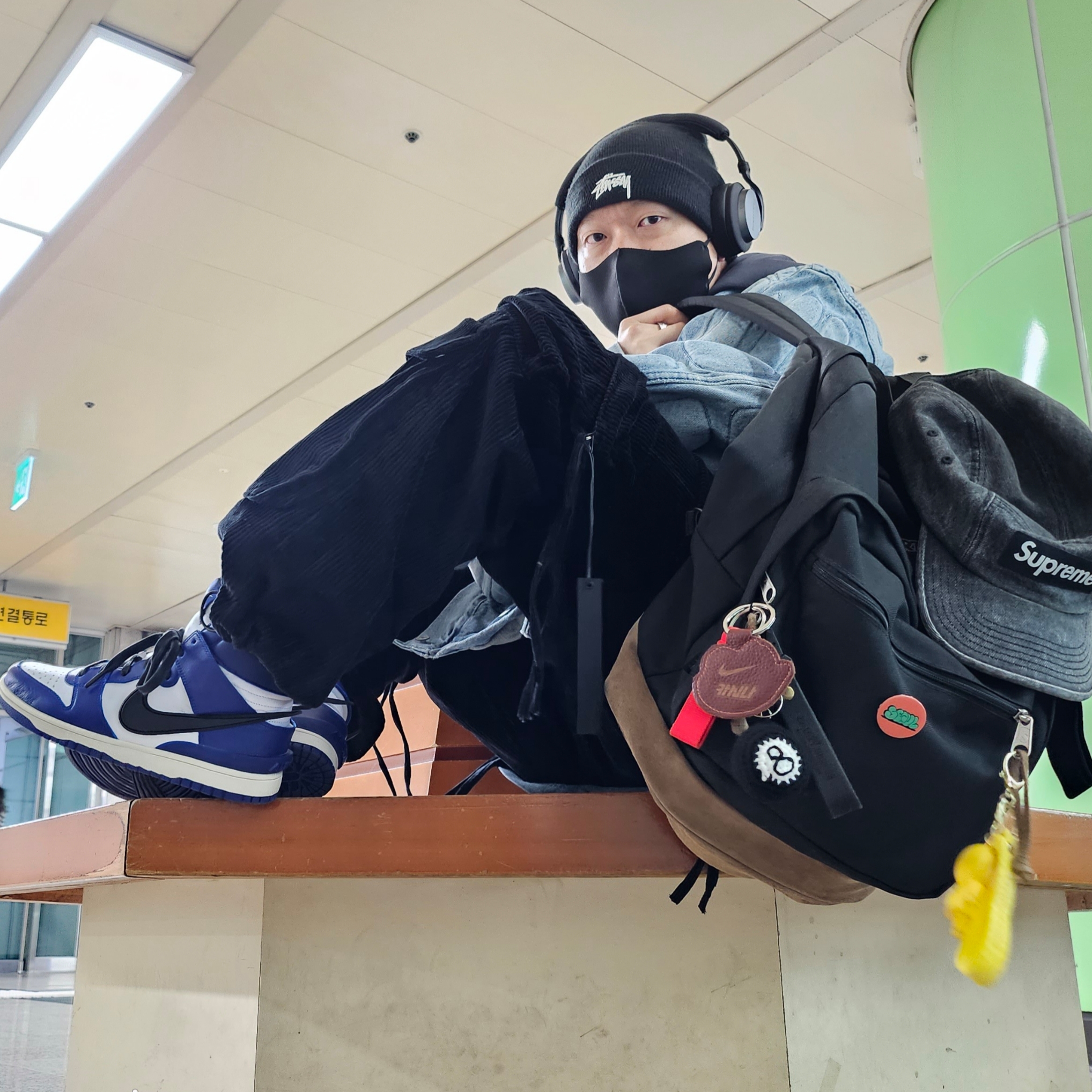 Yeezy Gap Engineered By Balenciaga Padded Denim Jacket Blue, Supreme Denim Camp Cap Washed Black - 22FW 착용 스타일 - 3