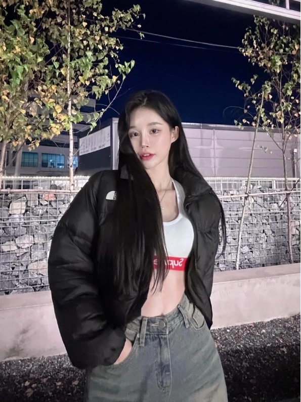 (W) The North Face Nuptse Short Jacket Black, Nike Air Kukini Triple Black 착용 스타일 - 4