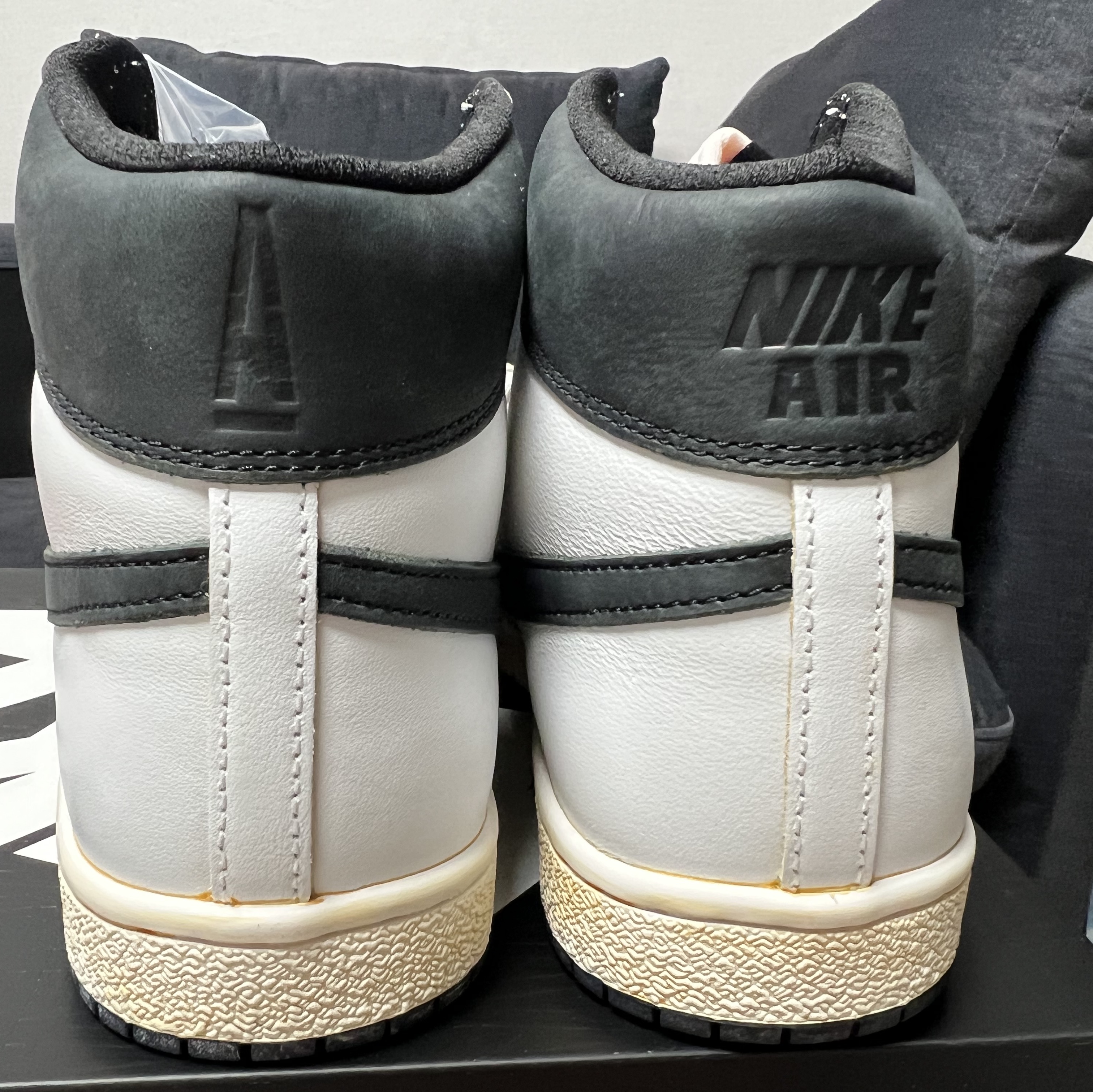 Jordan x A Ma Maniere Air Ship Summit White Black 착용 스타일 - 3