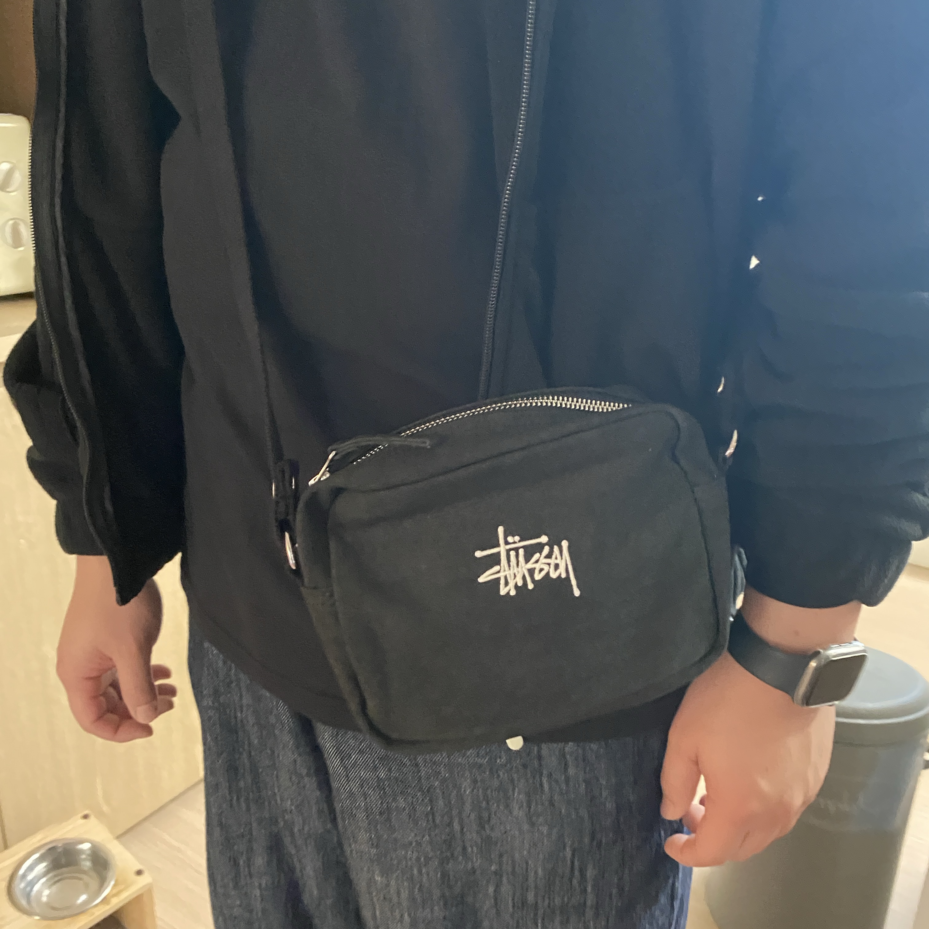 Stussy Canvas Side Pouch Washed Black 착용 스타일 - 2