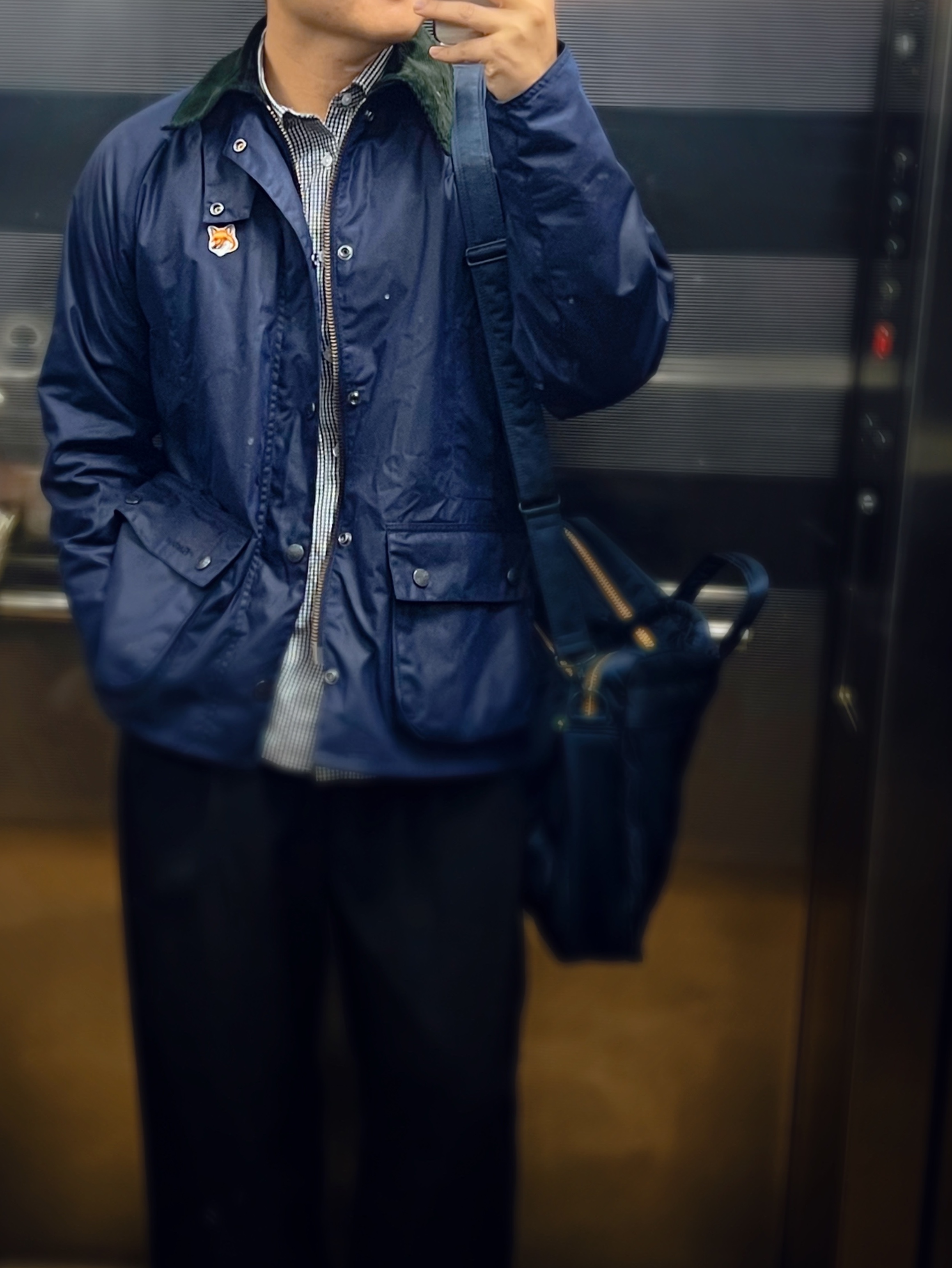 Barbour x Maison Kitsune Beaufort Waxed Jacket Indigo 착용 스타일 - 2