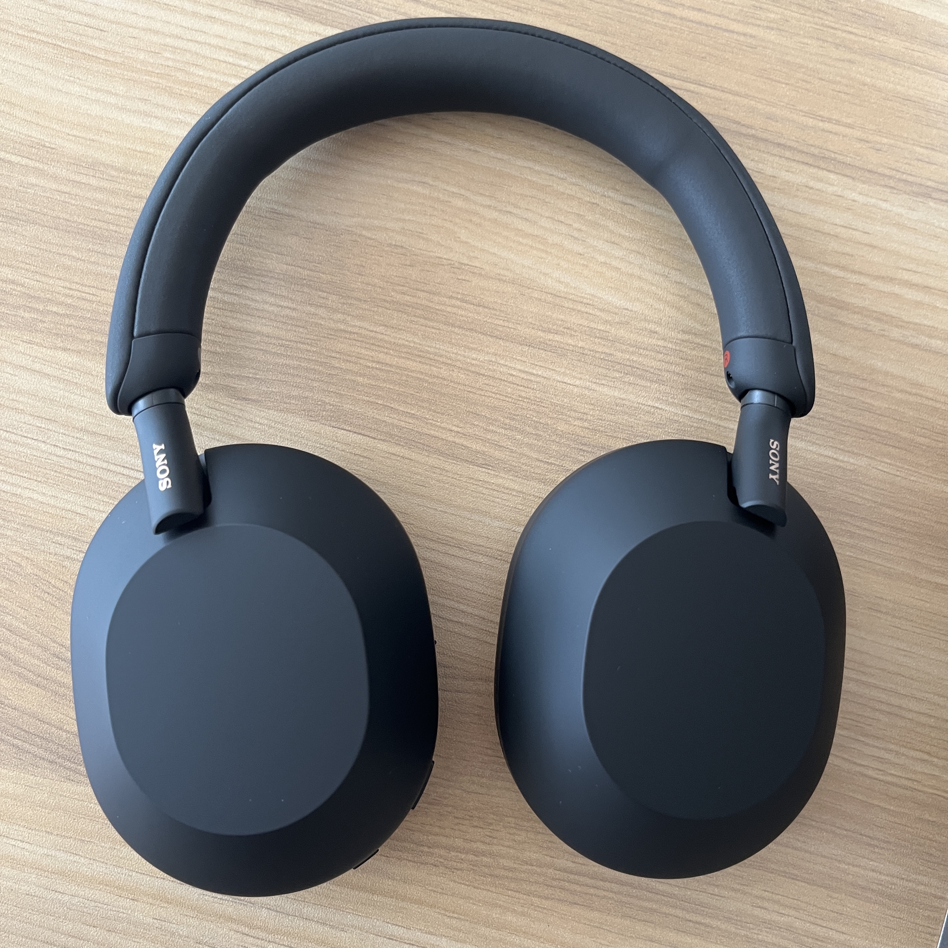 Sony WH-1000XM5 Black (Korean Ver.) 착용 스타일 - 1