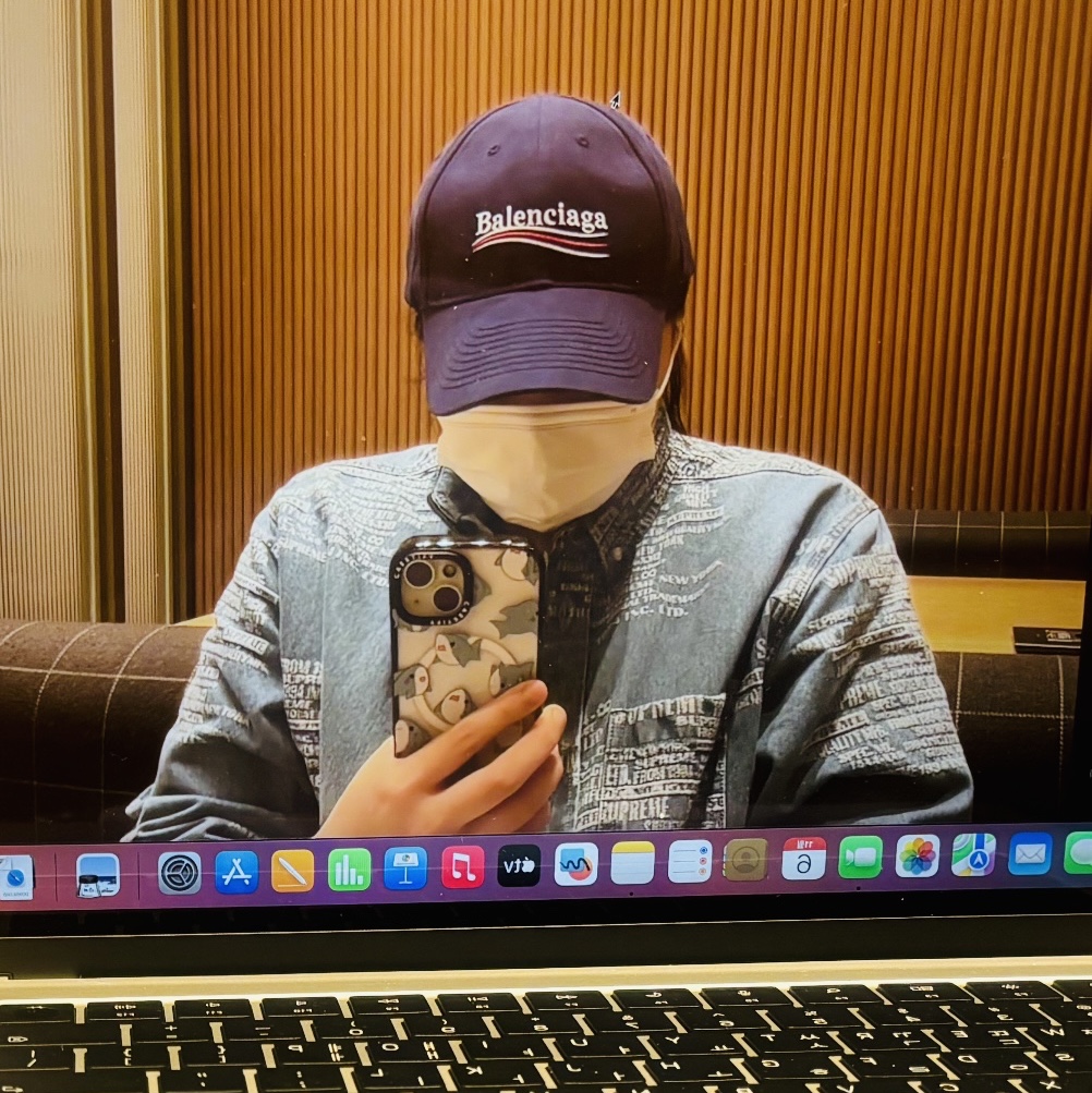 Balenciaga Political Campaign Cap Blue, Supreme Trademark Jacquard Denim Shirt Washed Blue - 23SS 착용 스타일