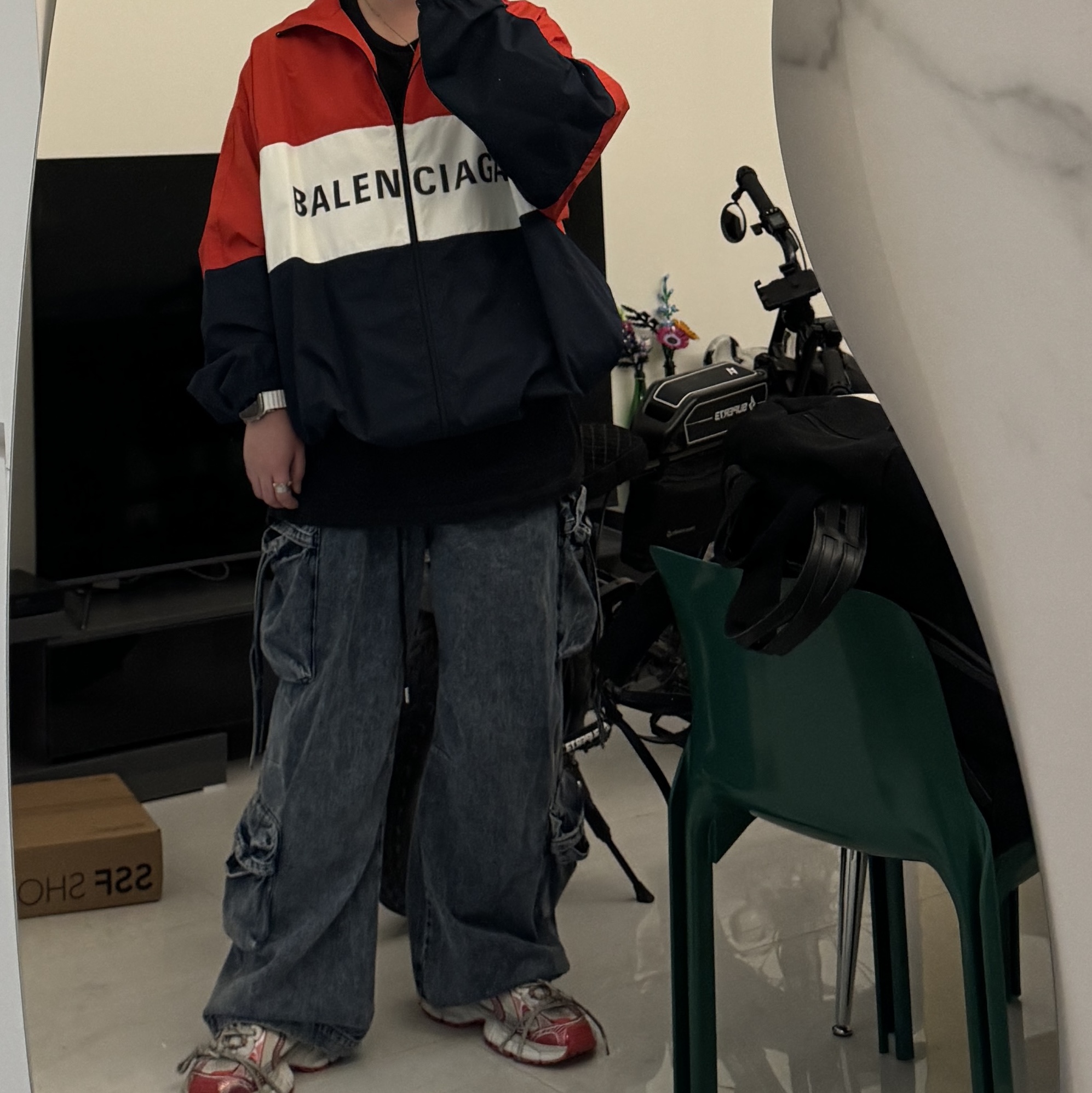 Balenciaga 3XL Sneakers White Red, Apple Watch Ultra 2 49mm Titanium Case with Ocean Band White (Korean Ver.) 착용 스타일