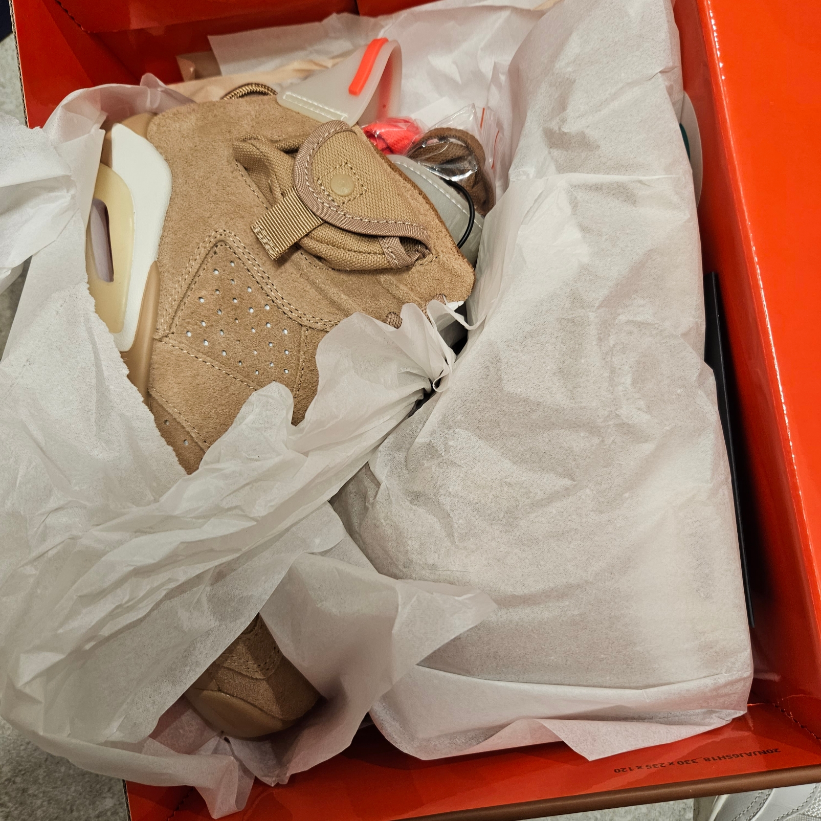 Jordan 6 x Travis Scott Retro SP British Khaki 착용 스타일 - 1
