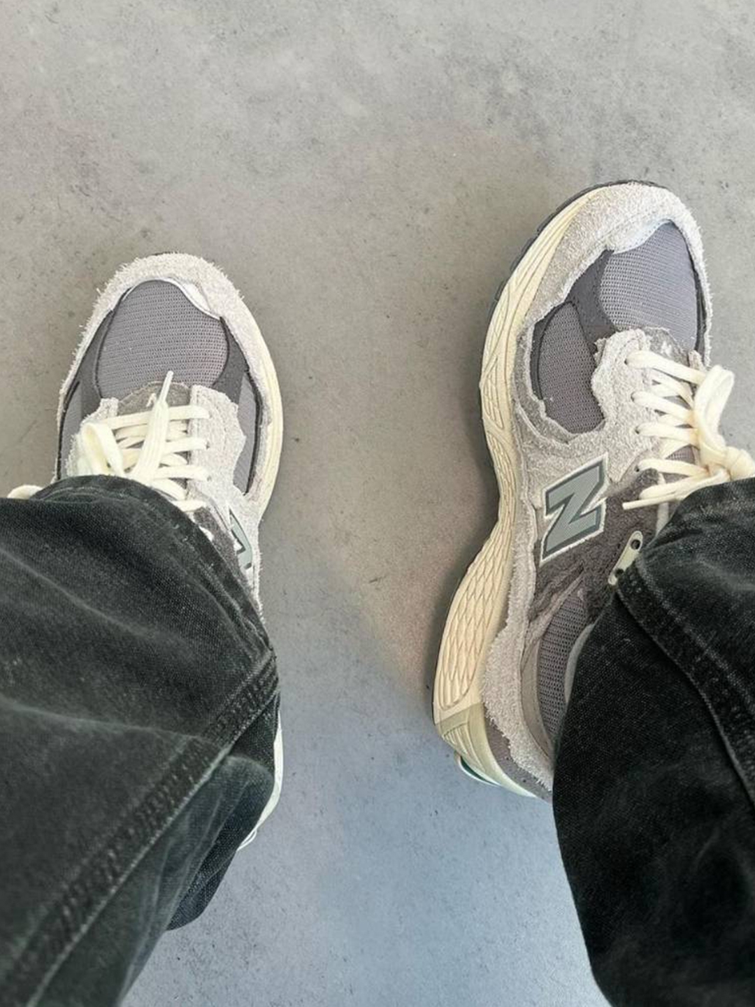 New Balance 990v3 Made in USA Moonbeam Macadamia Nut, New Balance 990v3 Made in USA Sea Salt 착용 스타일 - 6