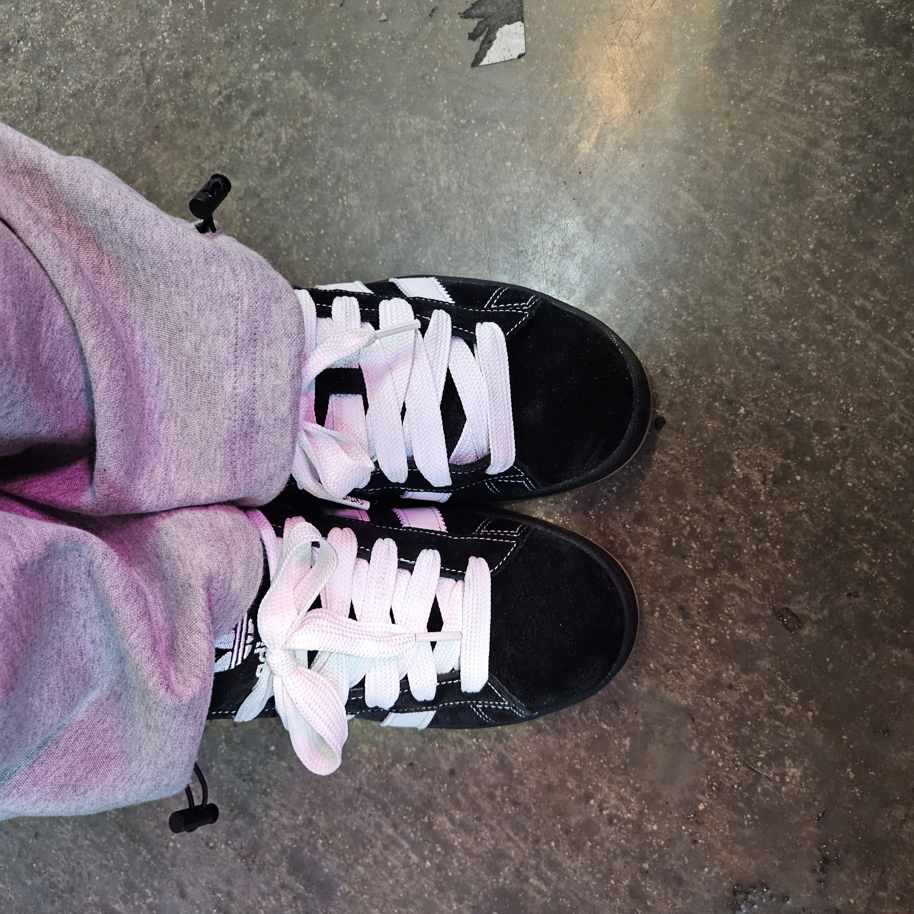 Adidas x KoRn Campus 00s Core Black Cloud White 착용 스타일 - 1
