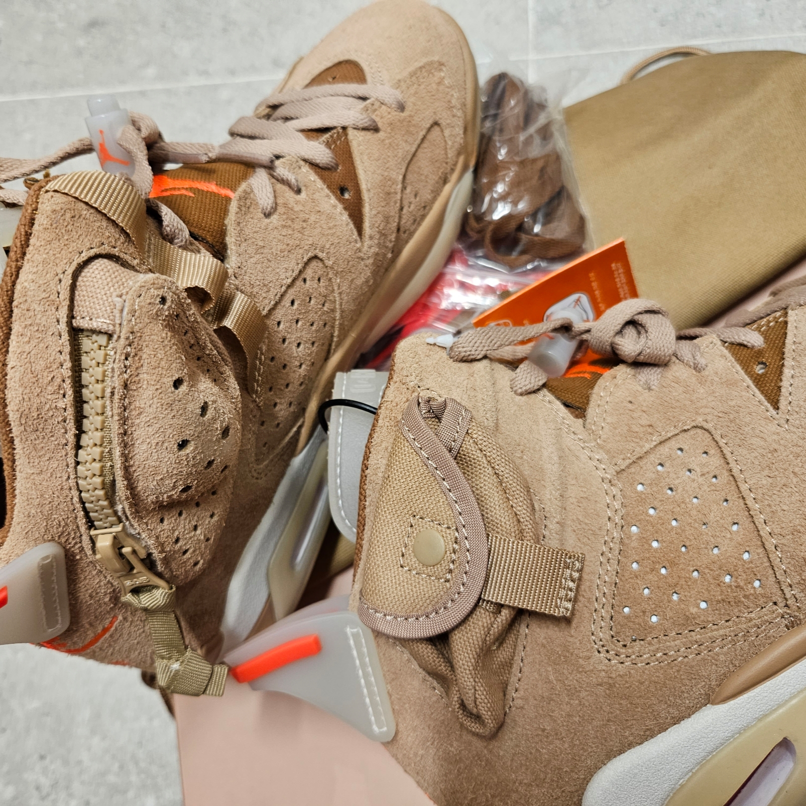 Jordan 6 x Travis Scott Retro SP British Khaki 착용 스타일 - 4