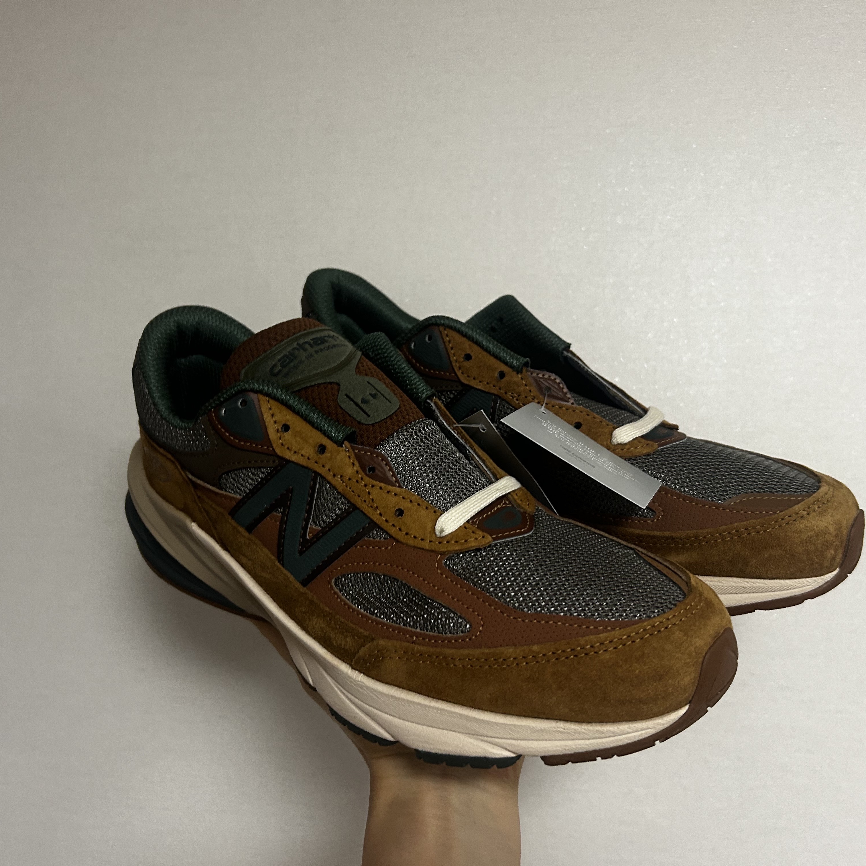 New Balance x Carhartt WIP 990v6 Made in USA Hamilton Brown Military Green 착용 스타일 - 2