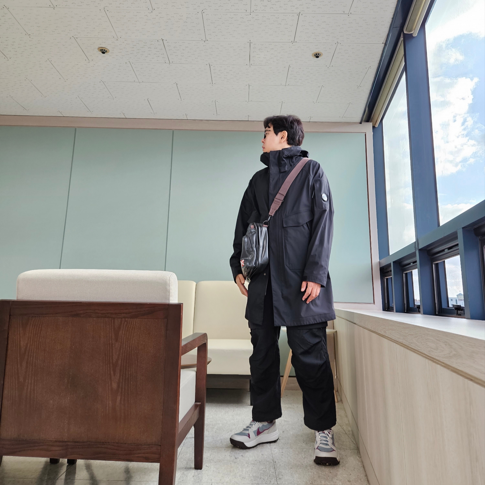 C.P. Company Metropolis Series Gore-Tex 3L Infinium Belted Coat Total Eclipse Blue - 23SS, Nike ACG Smith Summit Cargo Pants Black - Asia 착용 스타일 - 1