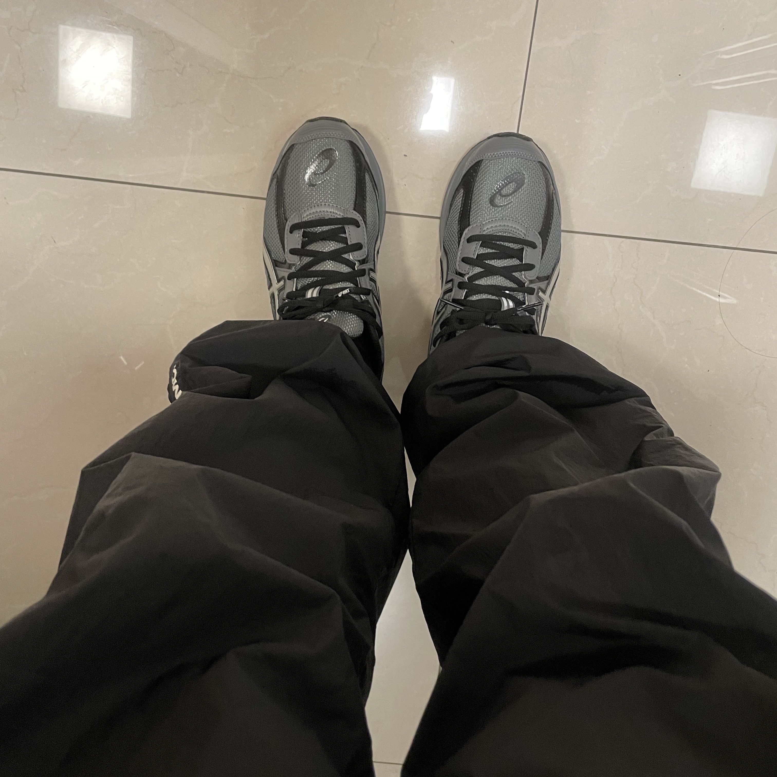 Asics Jog 100 S Steel Grey - 2E Wide 착용 스타일