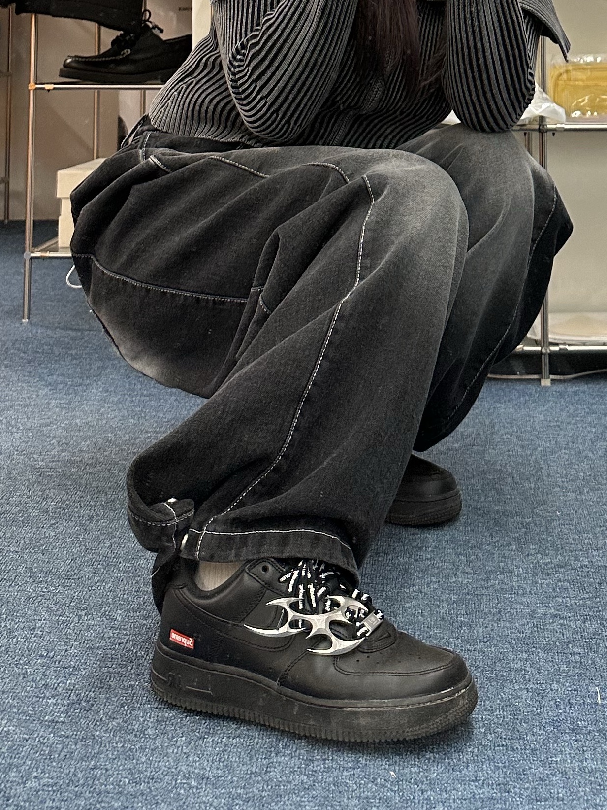 Test Artifact TASH Dubre 002 Steel, Nike x Supreme Air Force 1 Low Black 착용 스타일 - 6