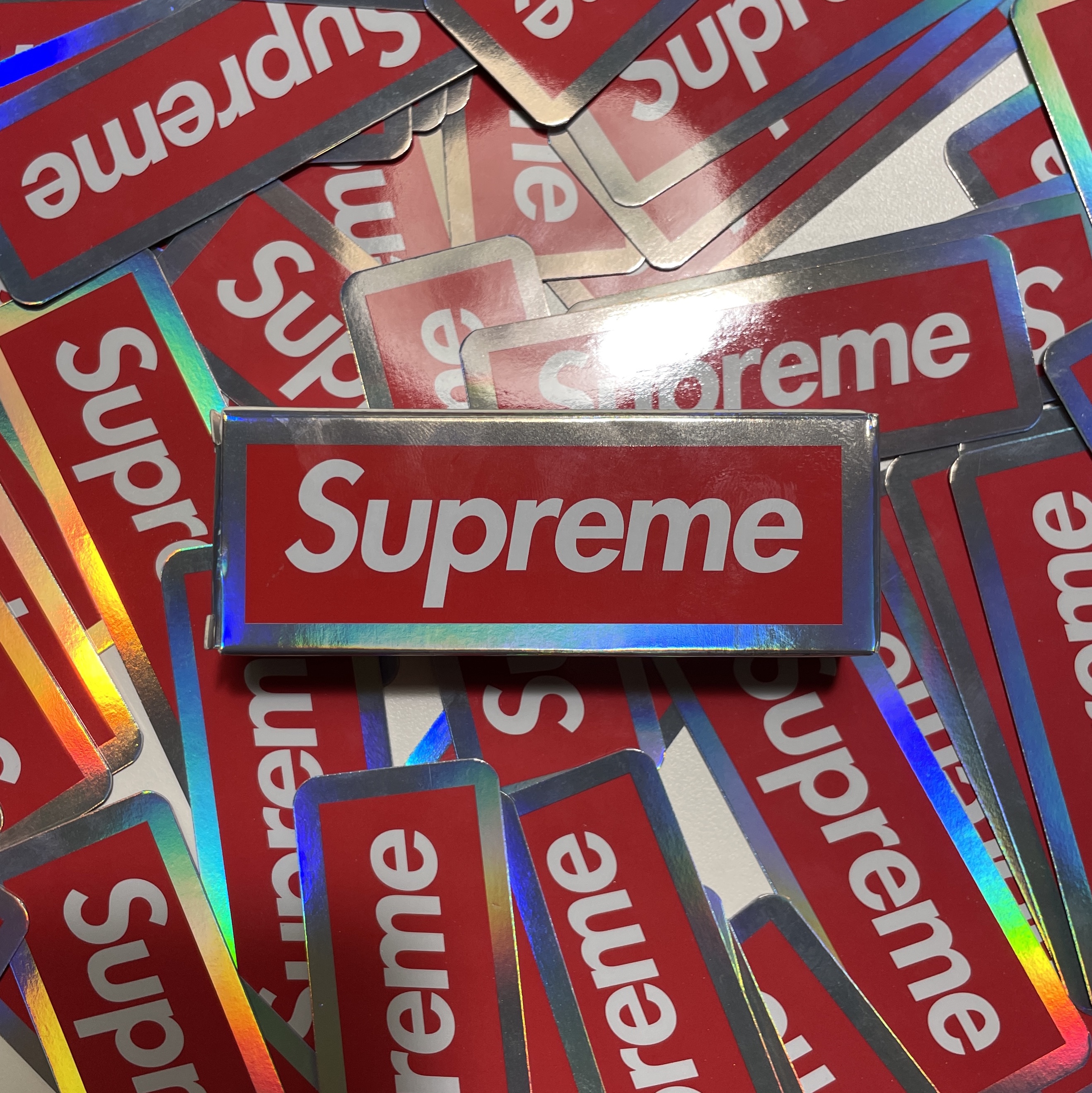 Supreme x Bicycle Holographic Slice Cards Holographic - 23FW 착용 스타일 - 1