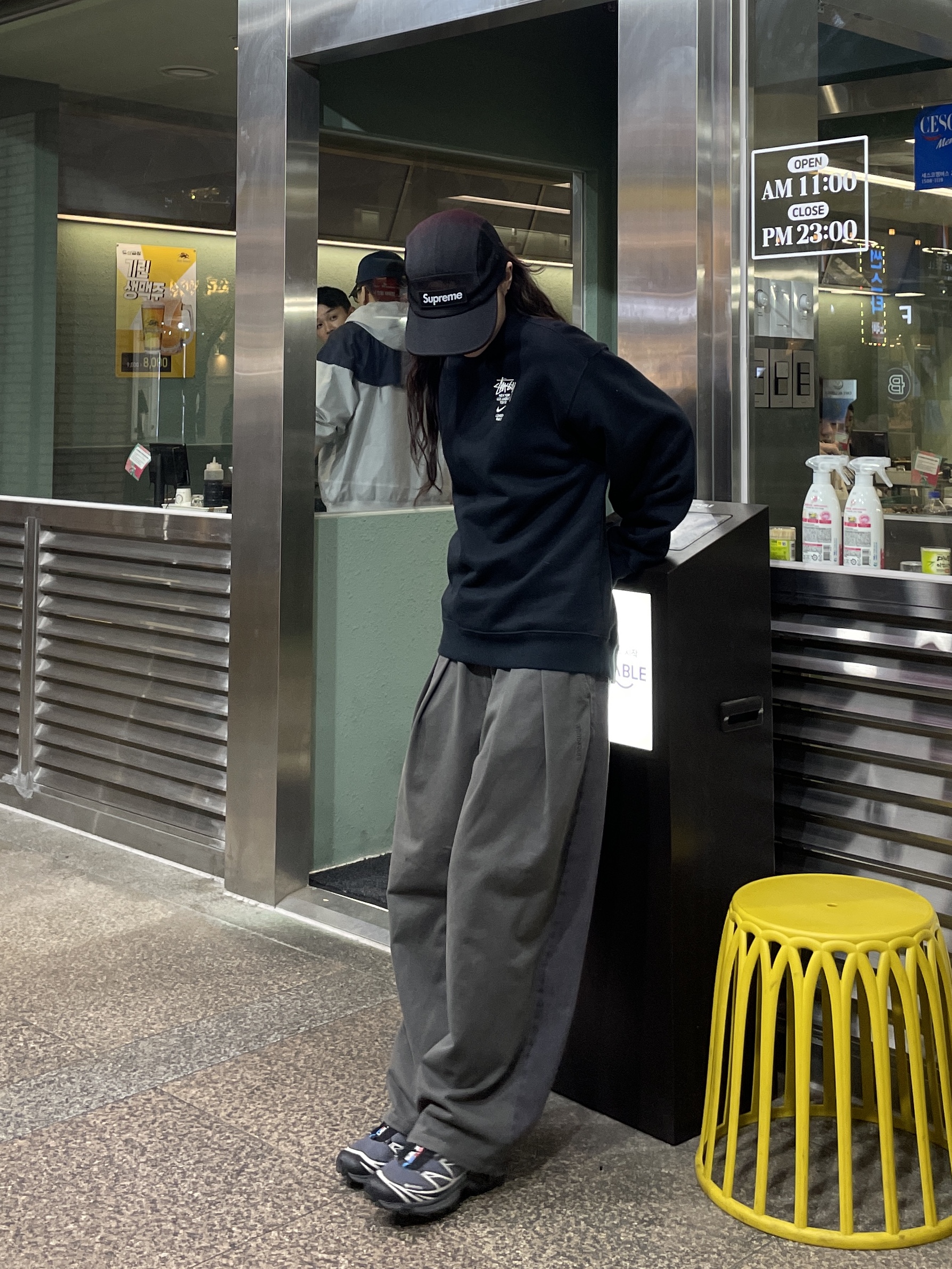 Salomon XT-6 Gore-Tex Black Ebony, Nike x Stussy NRG ZR Fleece Crewneck Black - Asia 착용 스타일