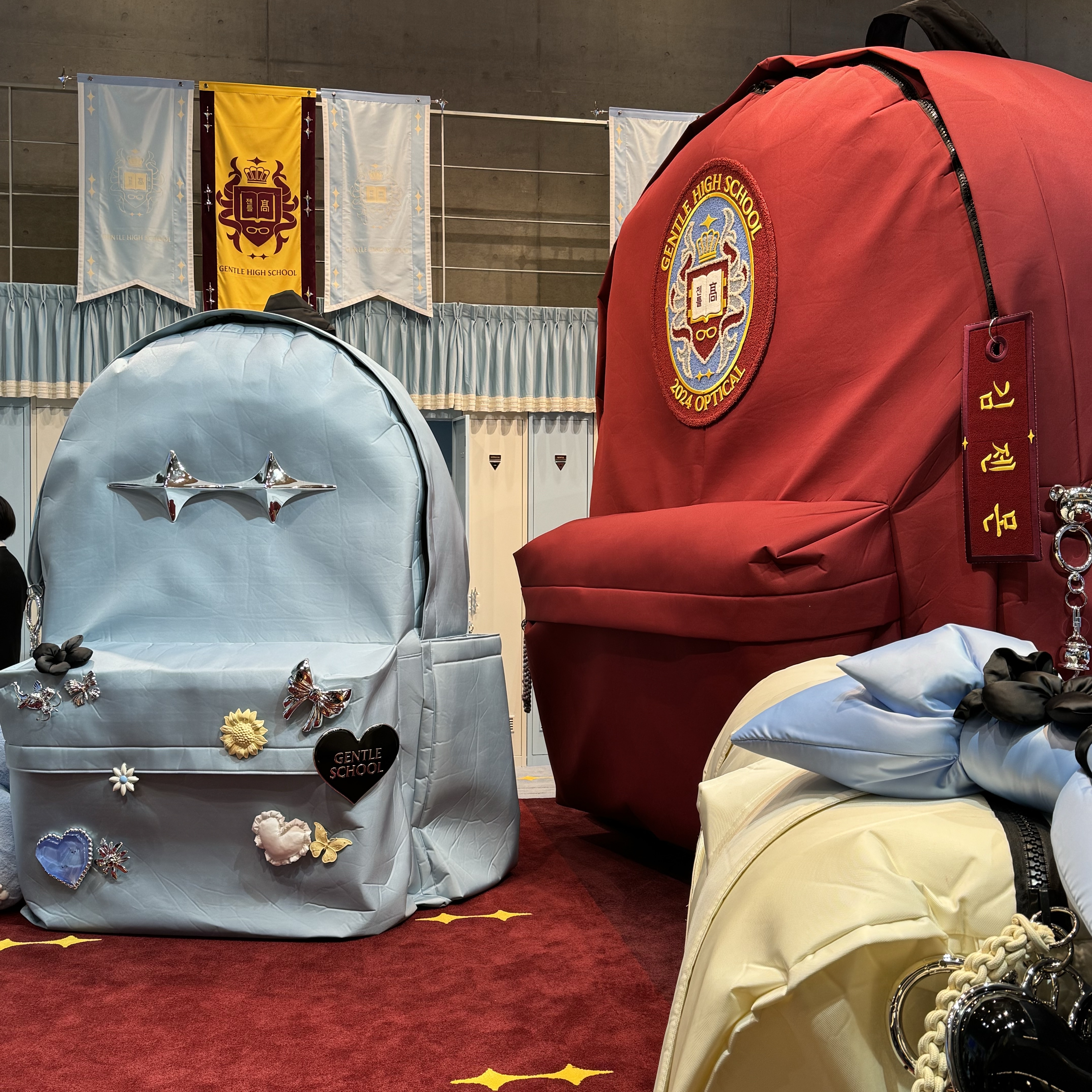 Gentle Monster 2024 Optical Gentle High School Backpack Package 착용 스타일 - 4
