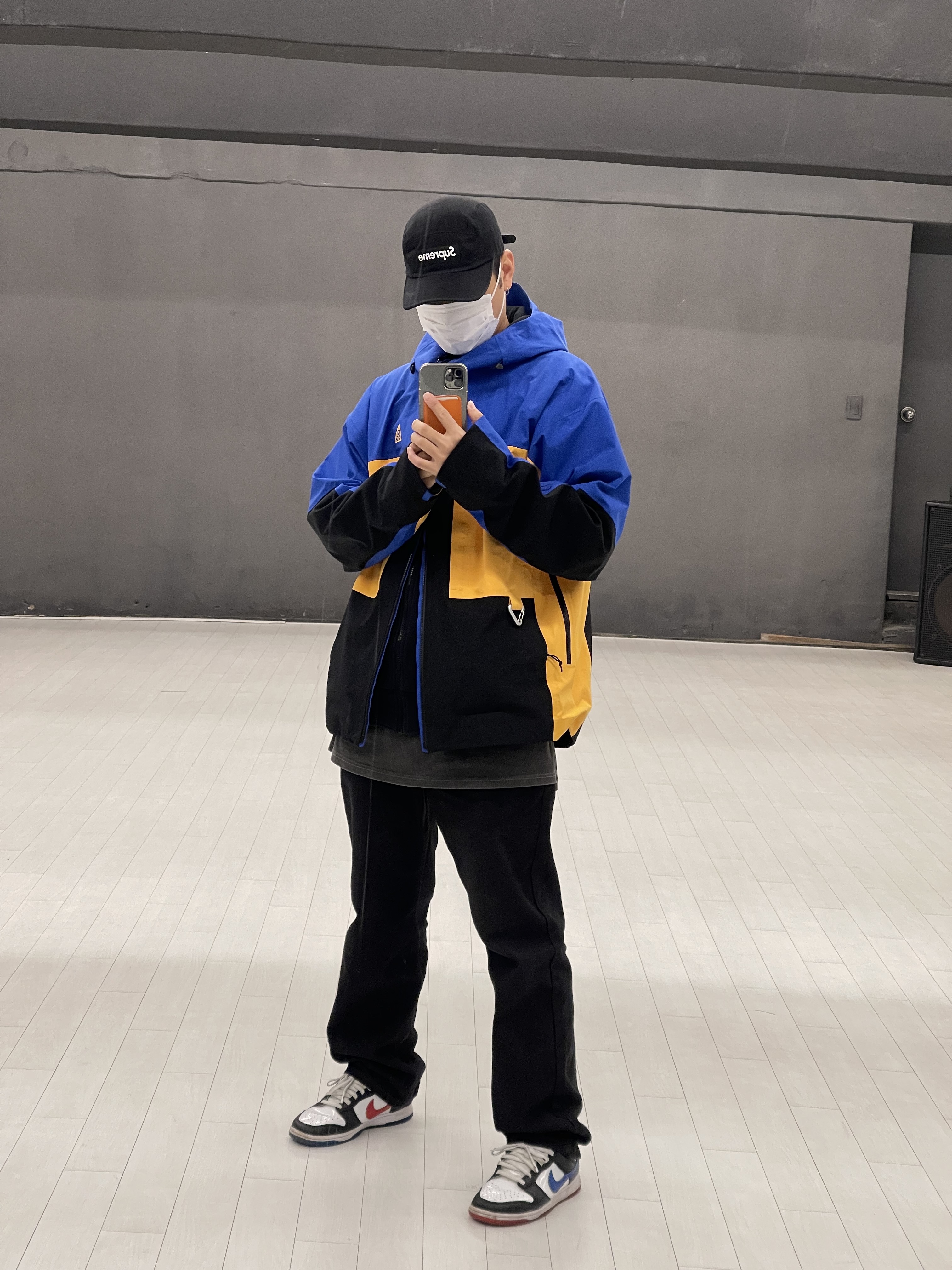 Nike ACG Gore-Tex Misery Ridge Jacket Hyper Royal - US/EU, Supreme Washed Chino Twill Camp Cap Black 착용 스타일