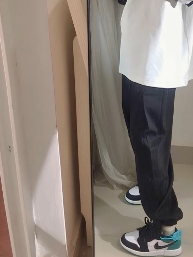 (GS) Jordan 1 Low Black Mystic Green 착용 스타일 - 2