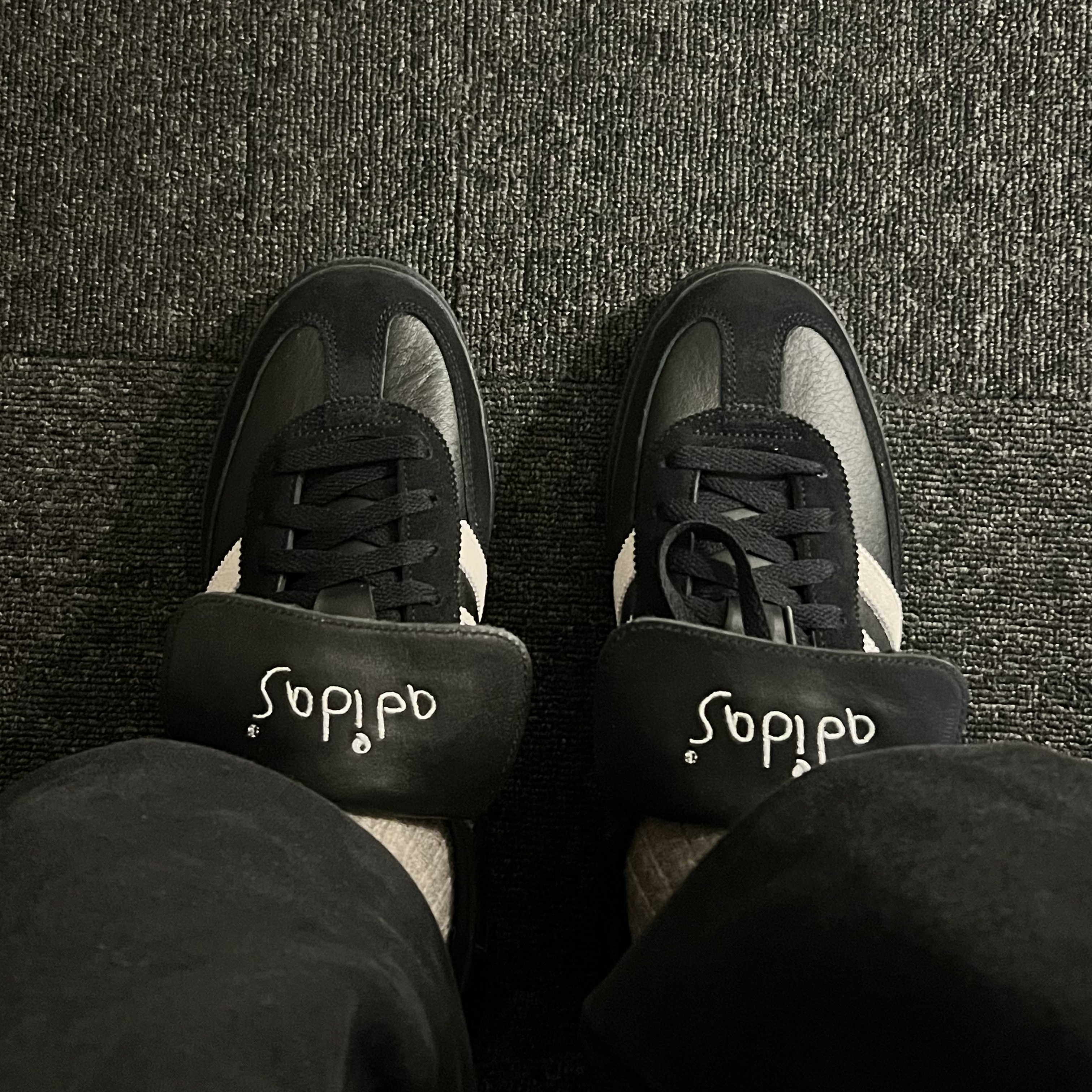 Adidas Spezial Handball Core Black Cloud White 착용 스타일 - 1