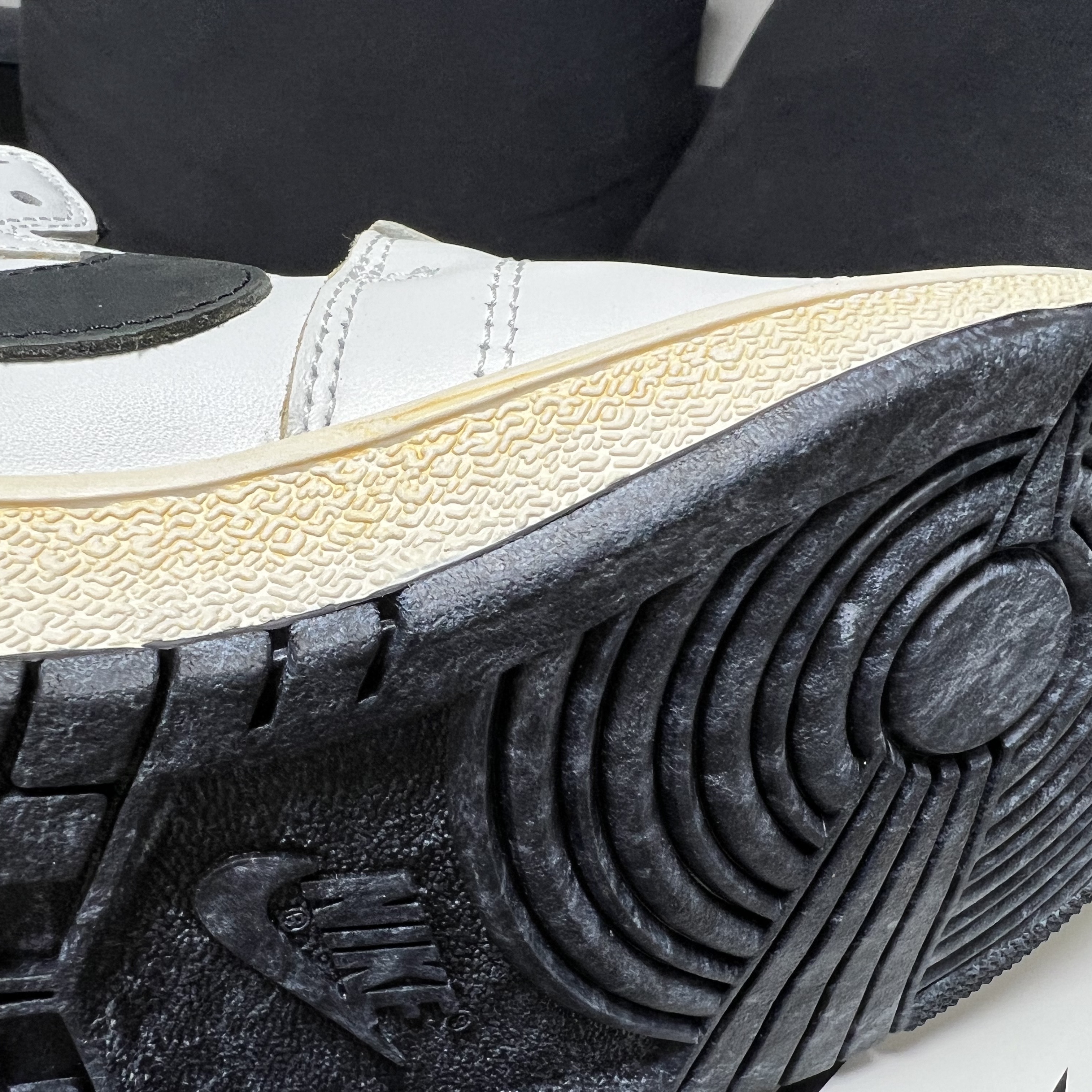 Jordan x A Ma Maniere Air Ship Summit White Black 착용 스타일 - 4