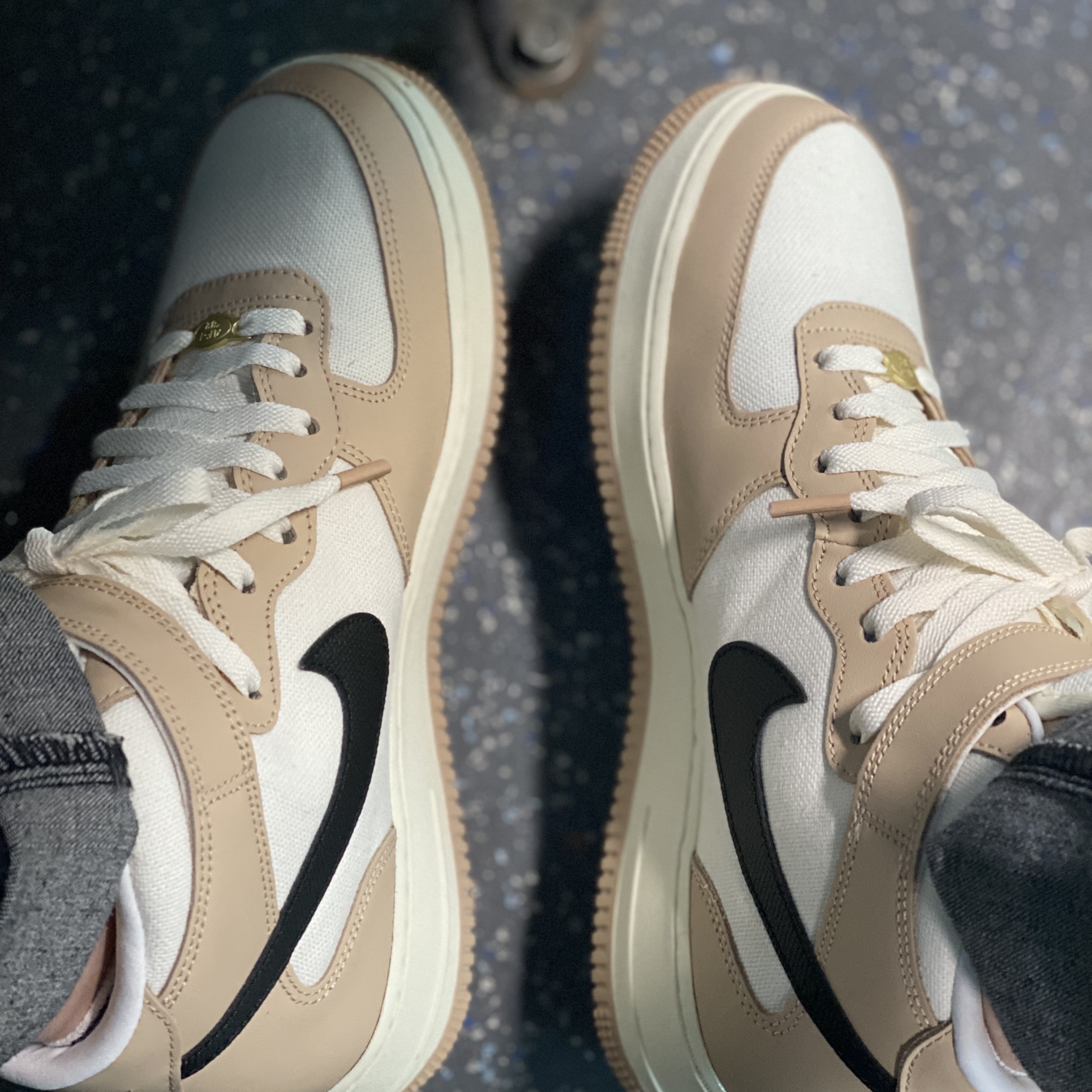 Nike Air Force 1 Mid '07 LX Pale Ivory and Shimmer 착용 스타일