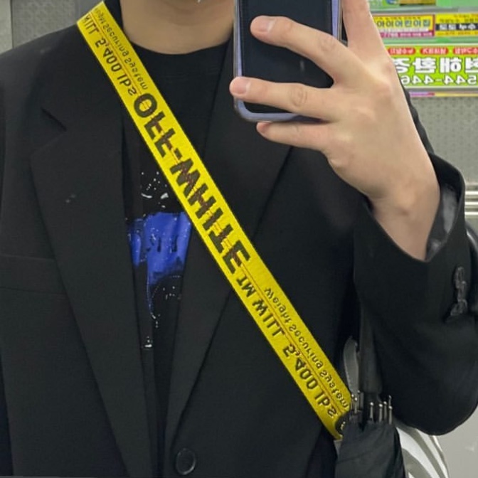 Off-White Binder Nylon Cross Bag Grey 착용 스타일