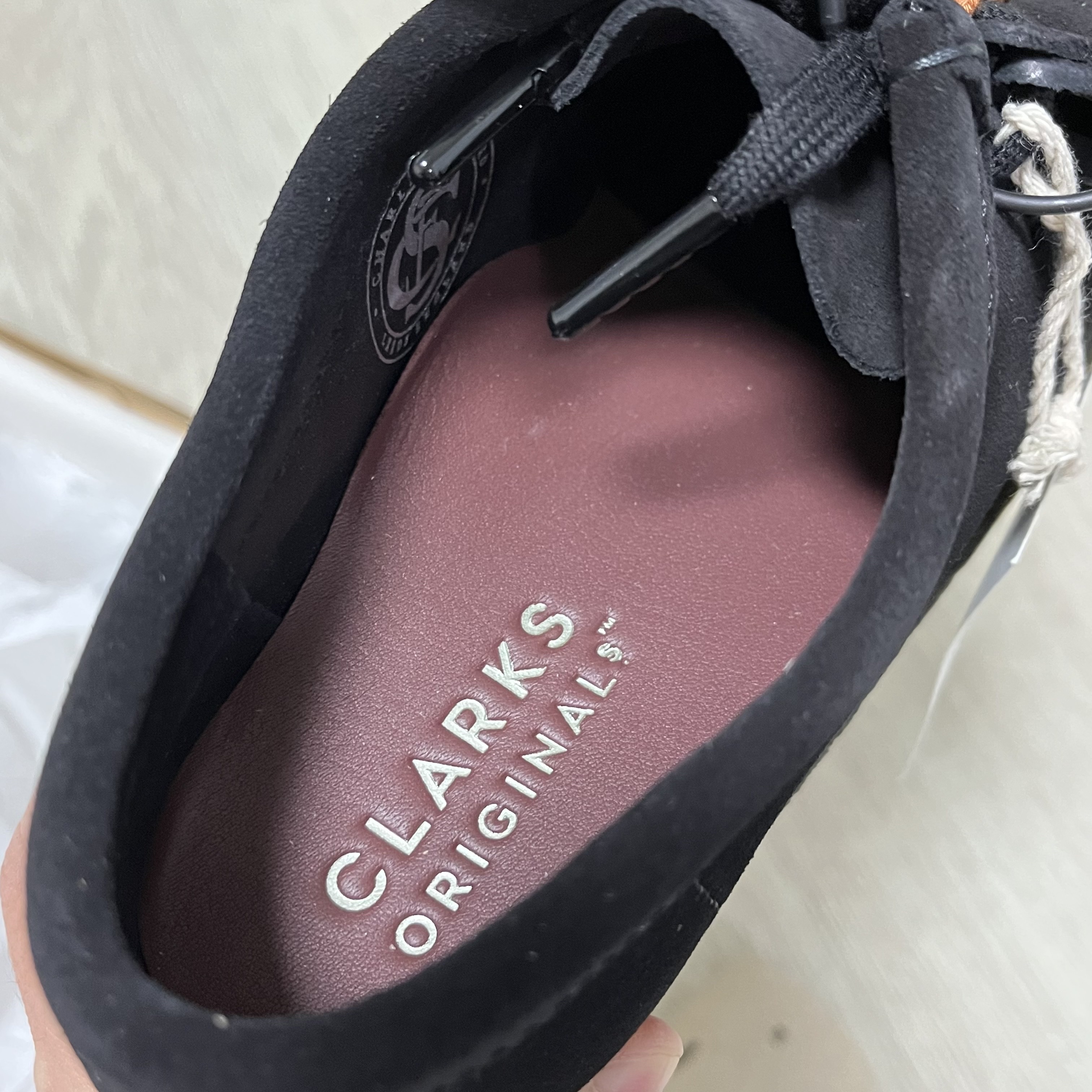 (W) Clarks Wallabee Black Suede 착용 스타일 - 3