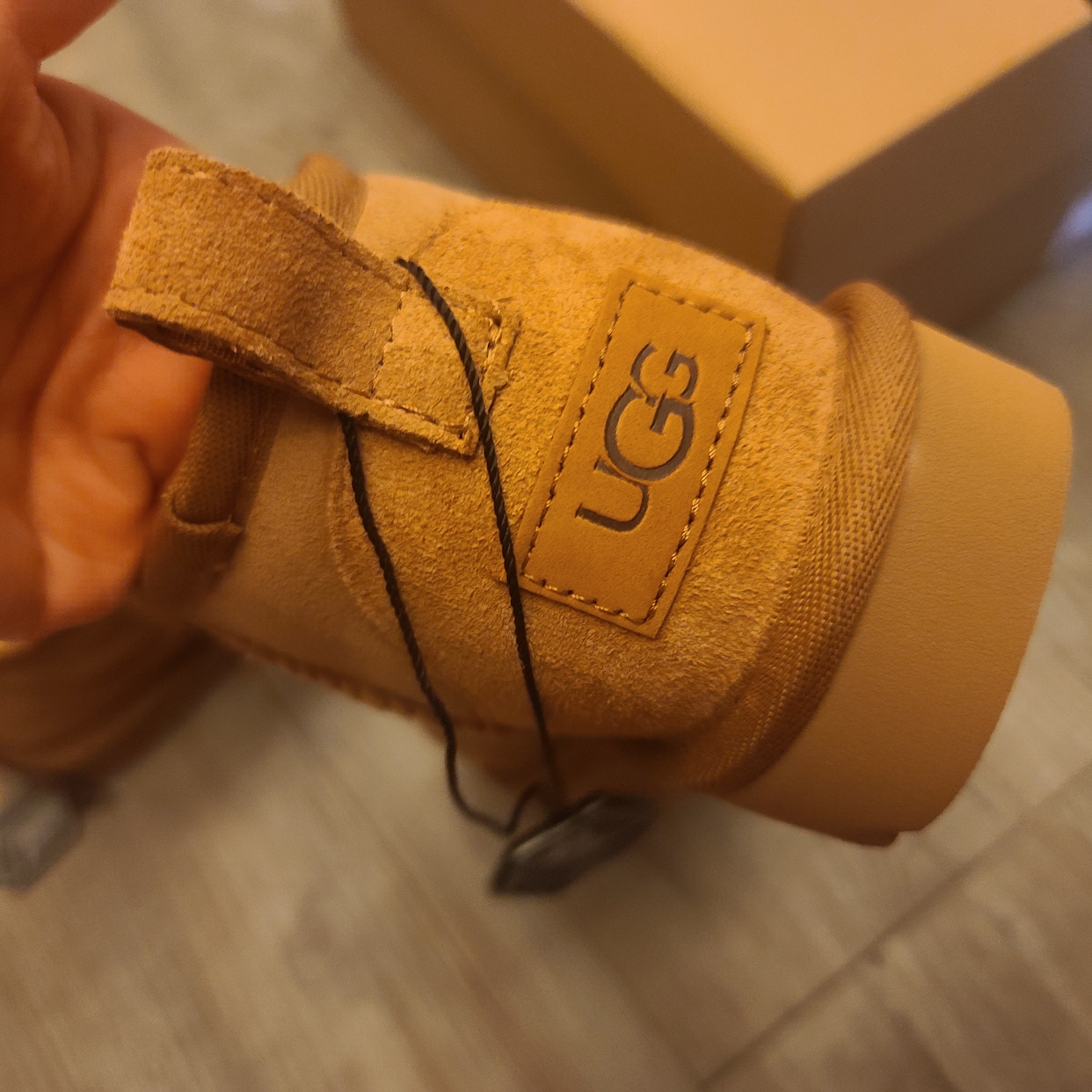 (W) UGG Classic Ultra Mini Boots Chestnut 착용 스타일 - 2