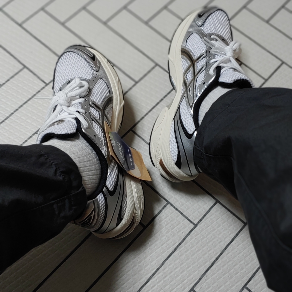 Asics Gel-1130 White Clay Canyon 착용 스타일 - 4