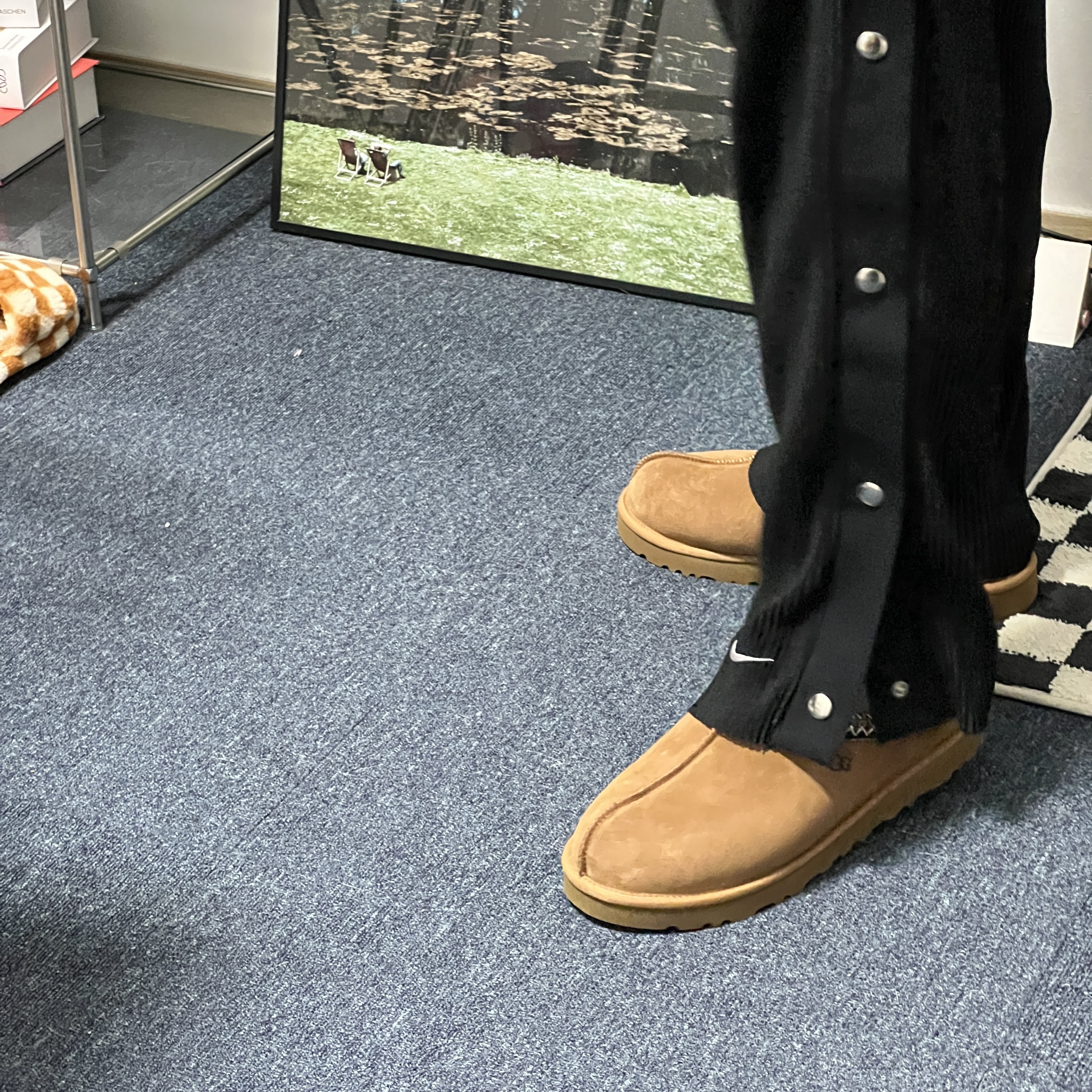 UGG Tasman Slipper Chestnut, Nike NSW Circa Tearaway Pants Black - Asia 착용 스타일 - 1