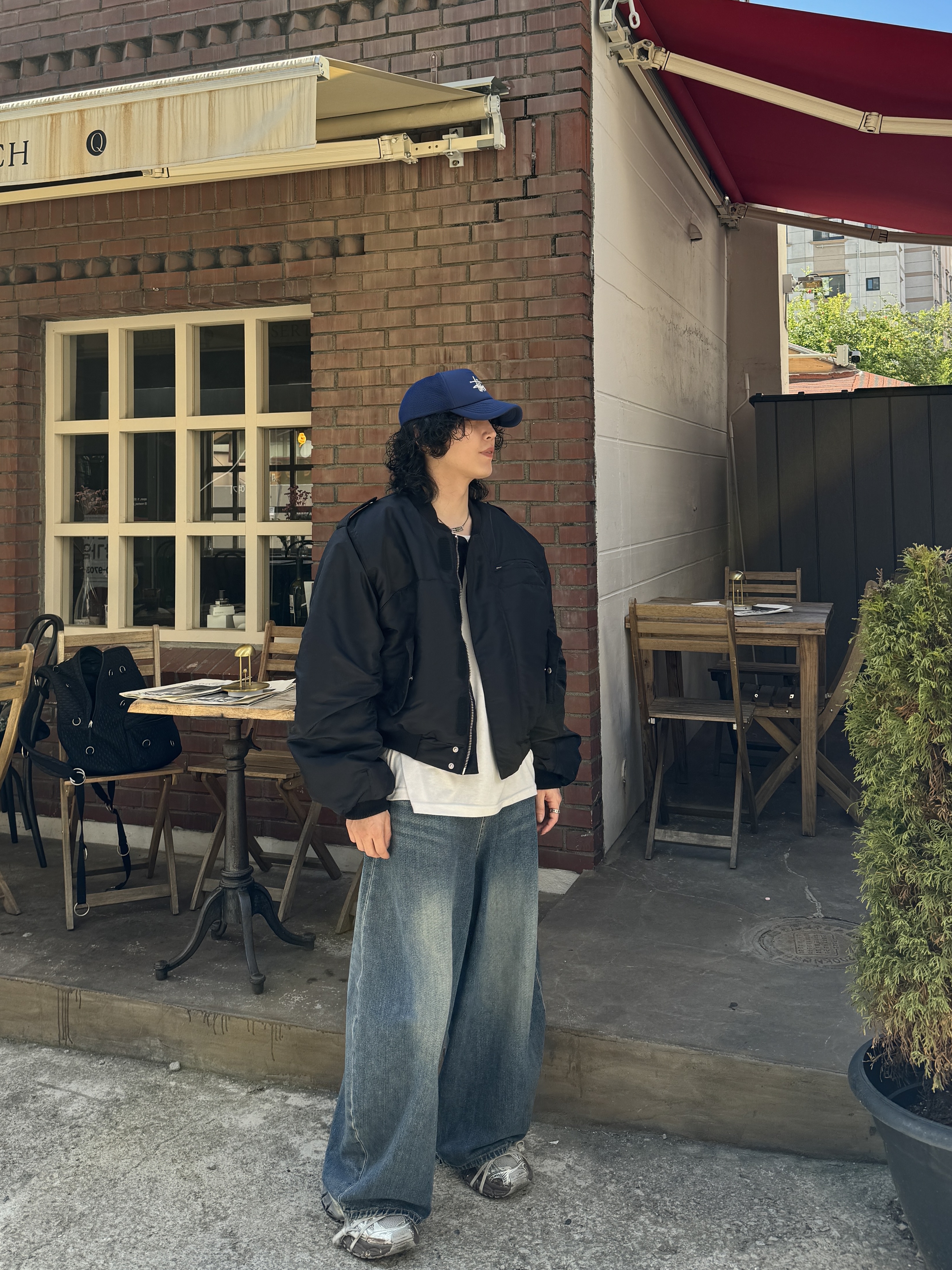 Balenciaga 3XL Sneakers Worn Out Light Beige, Stussy Basic Trucker Cap Navy 착용 스타일 - 1
