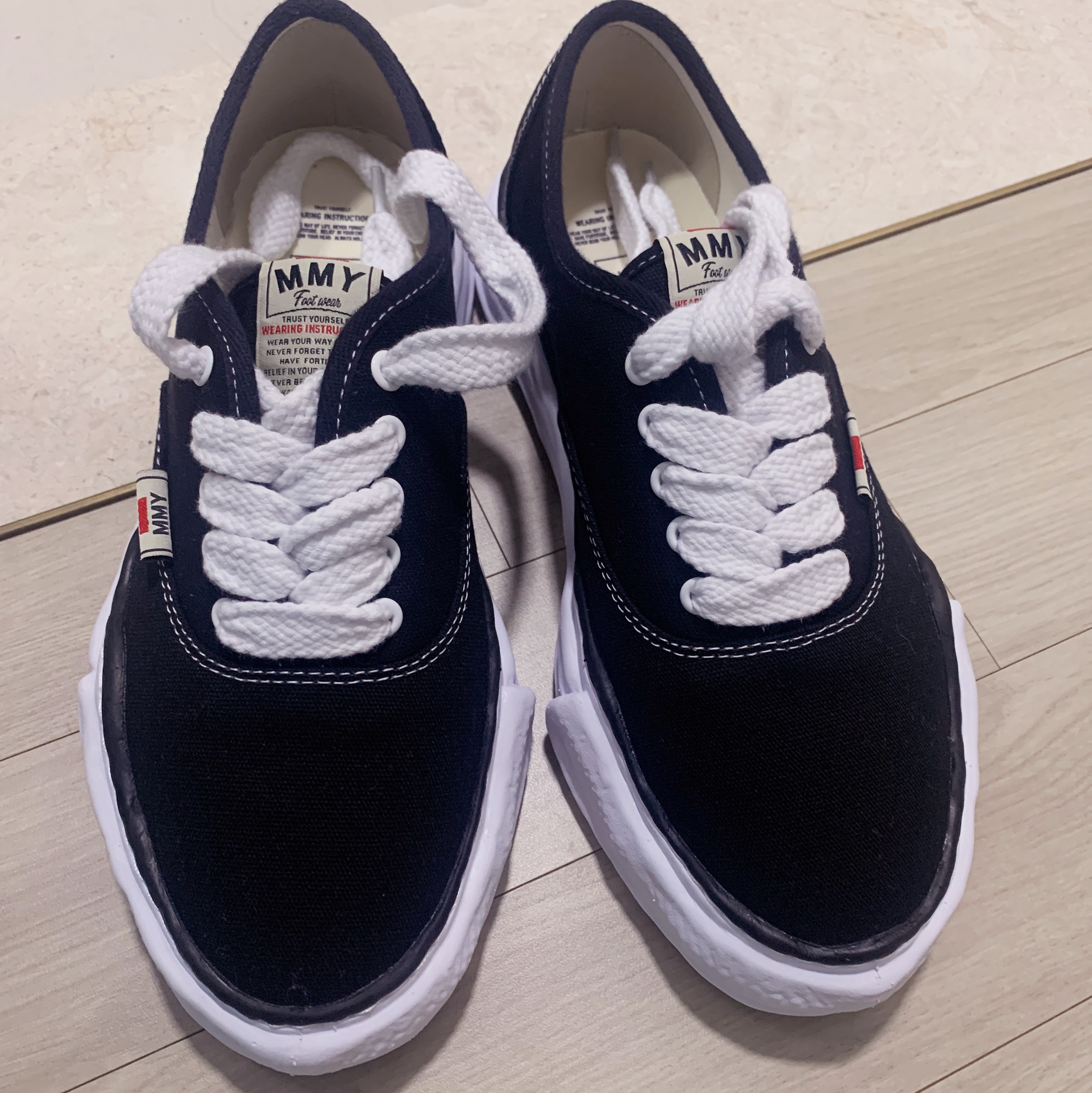 Maison Mihara Yasuhiro Baker OG Sole Canvas Low Cut Sneakers Black 착용 스타일