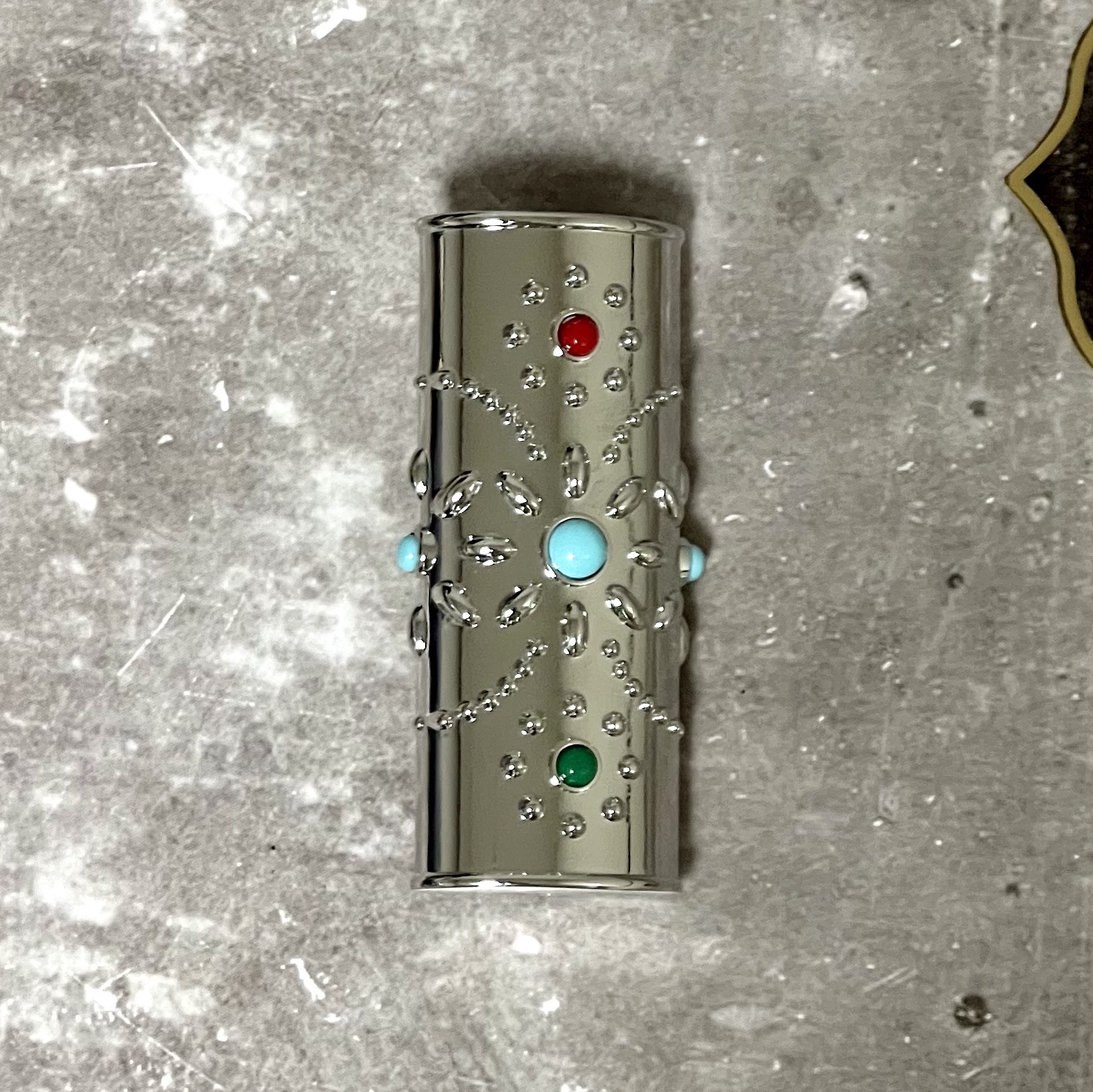 Stussy Metal Bejeweled Lighter Case Silver 착용 스타일 - 2