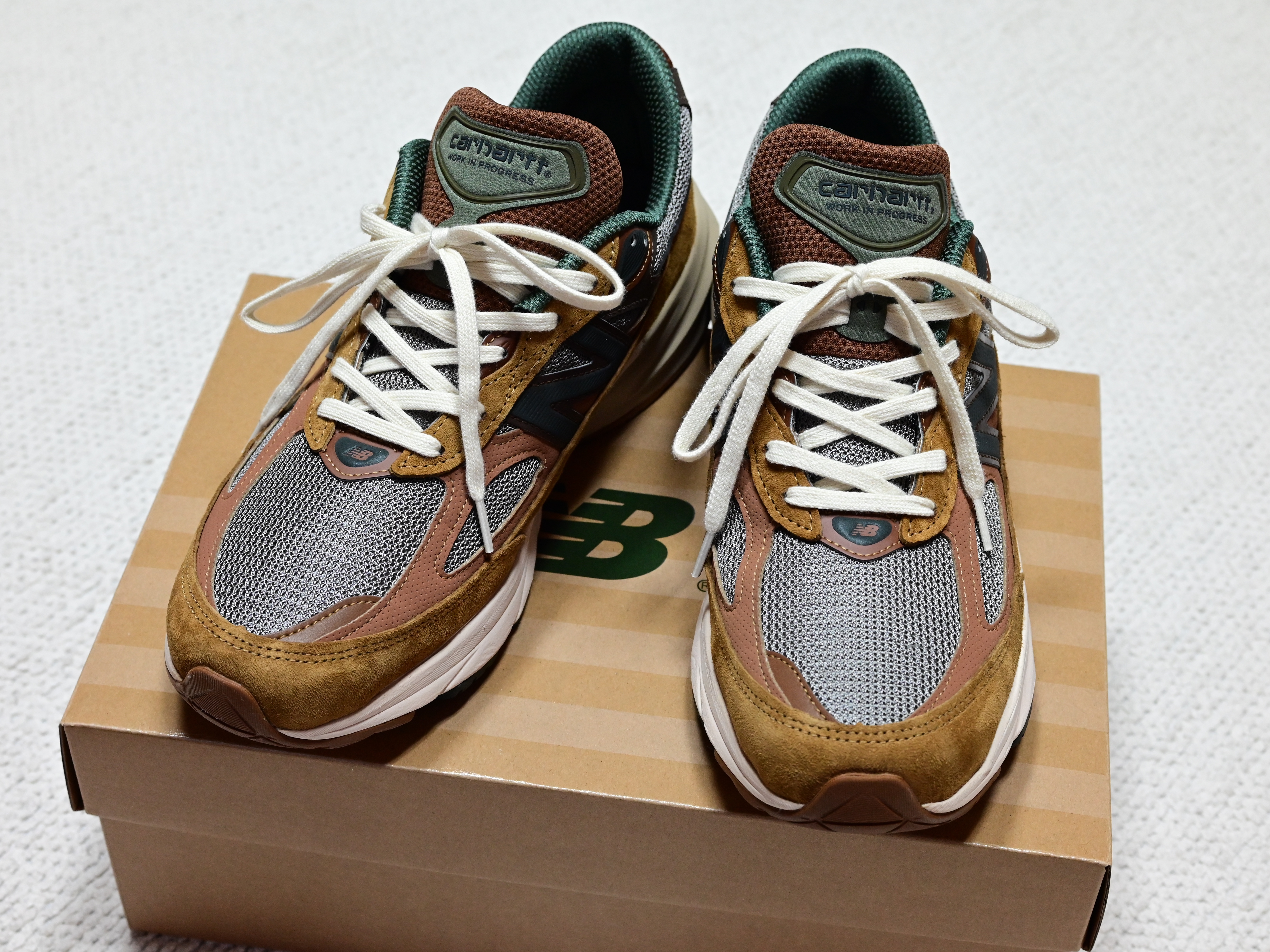 New Balance x Carhartt WIP 990v6 Made in USA Hamilton Brown Military Green 착용 스타일 - 1