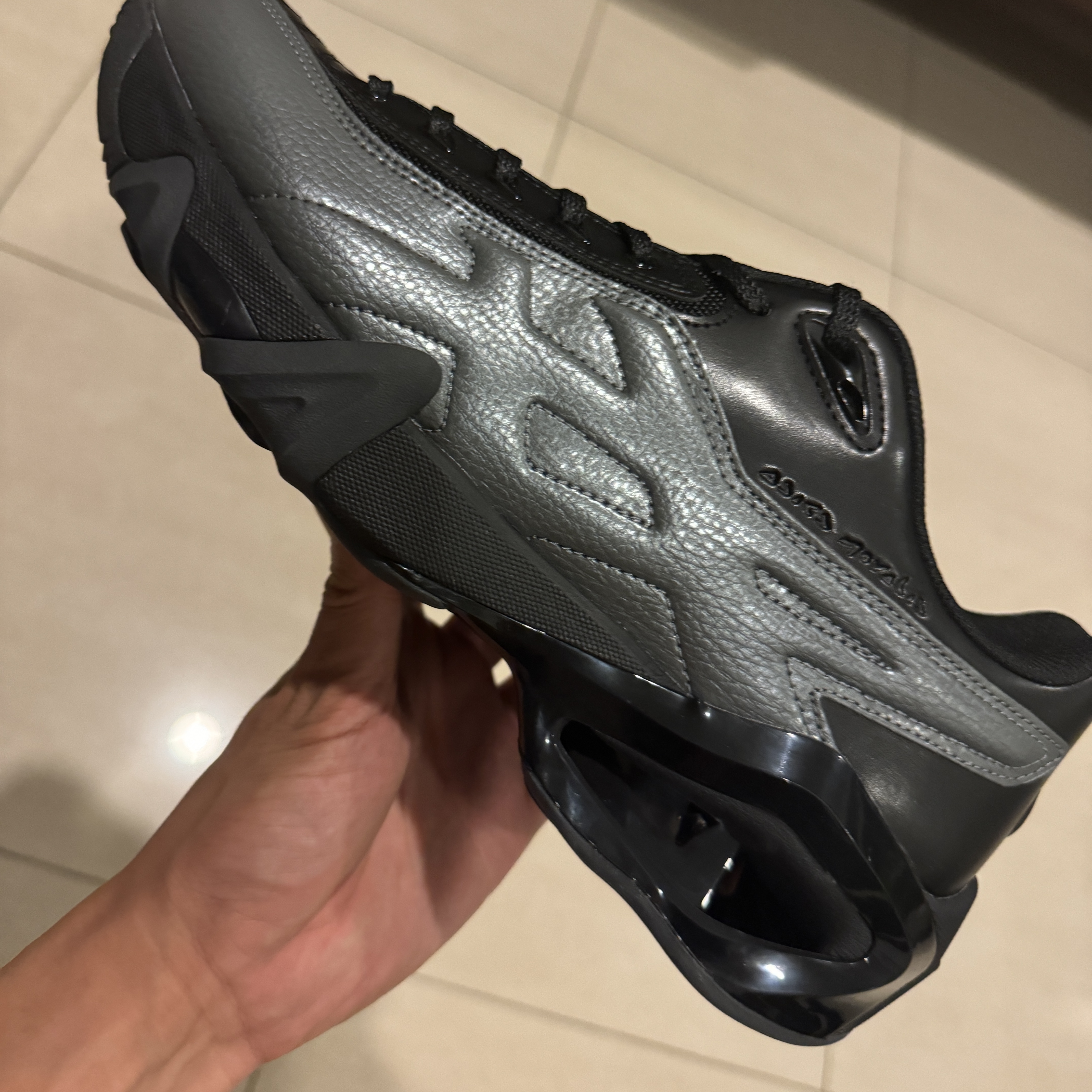 Asics x Kiko Kostadinov Novalis Gel-Teremoa Obsidian Black Smoke Shadow 착용 스타일