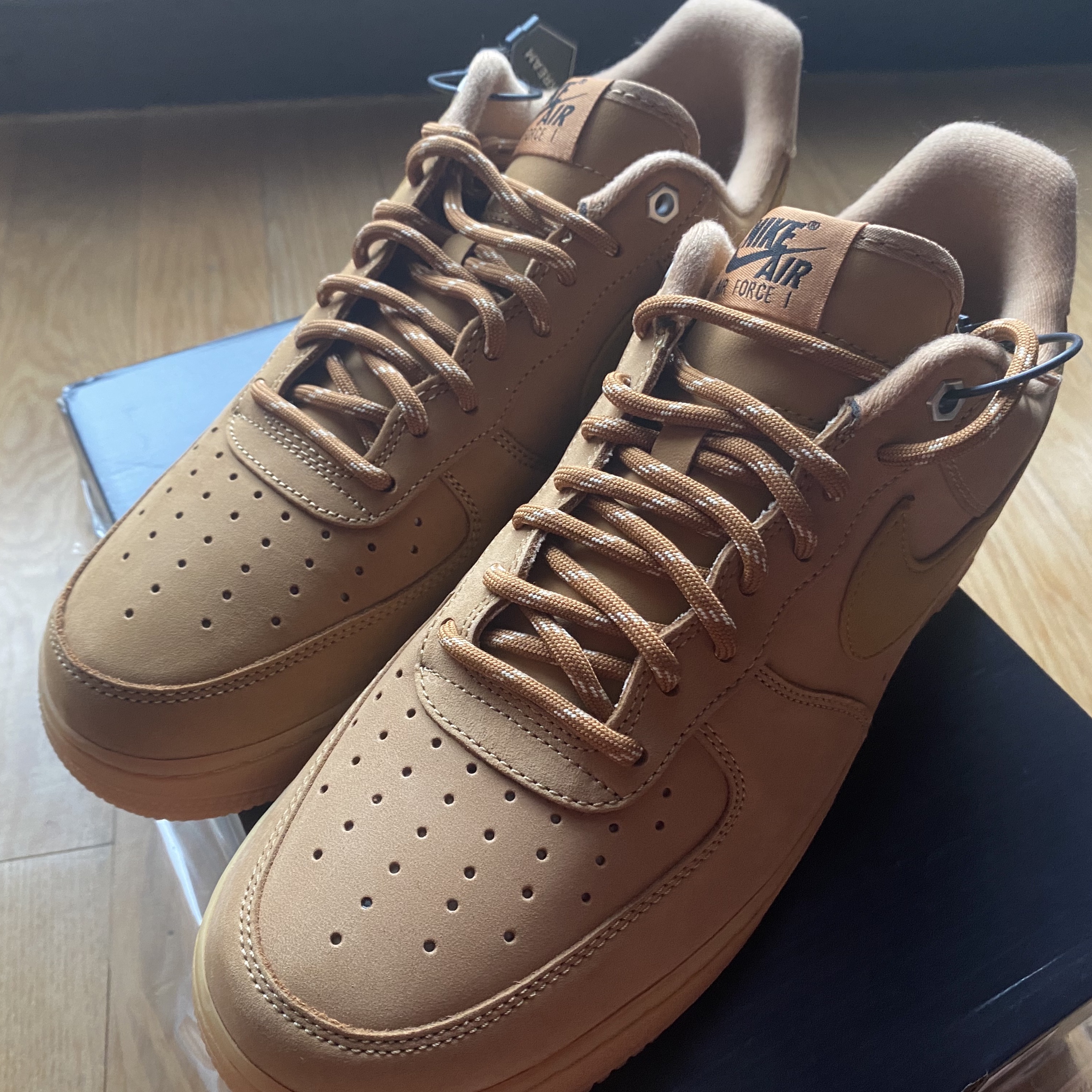 Nike Air Force 1 '07 WB Flax 착용 스타일