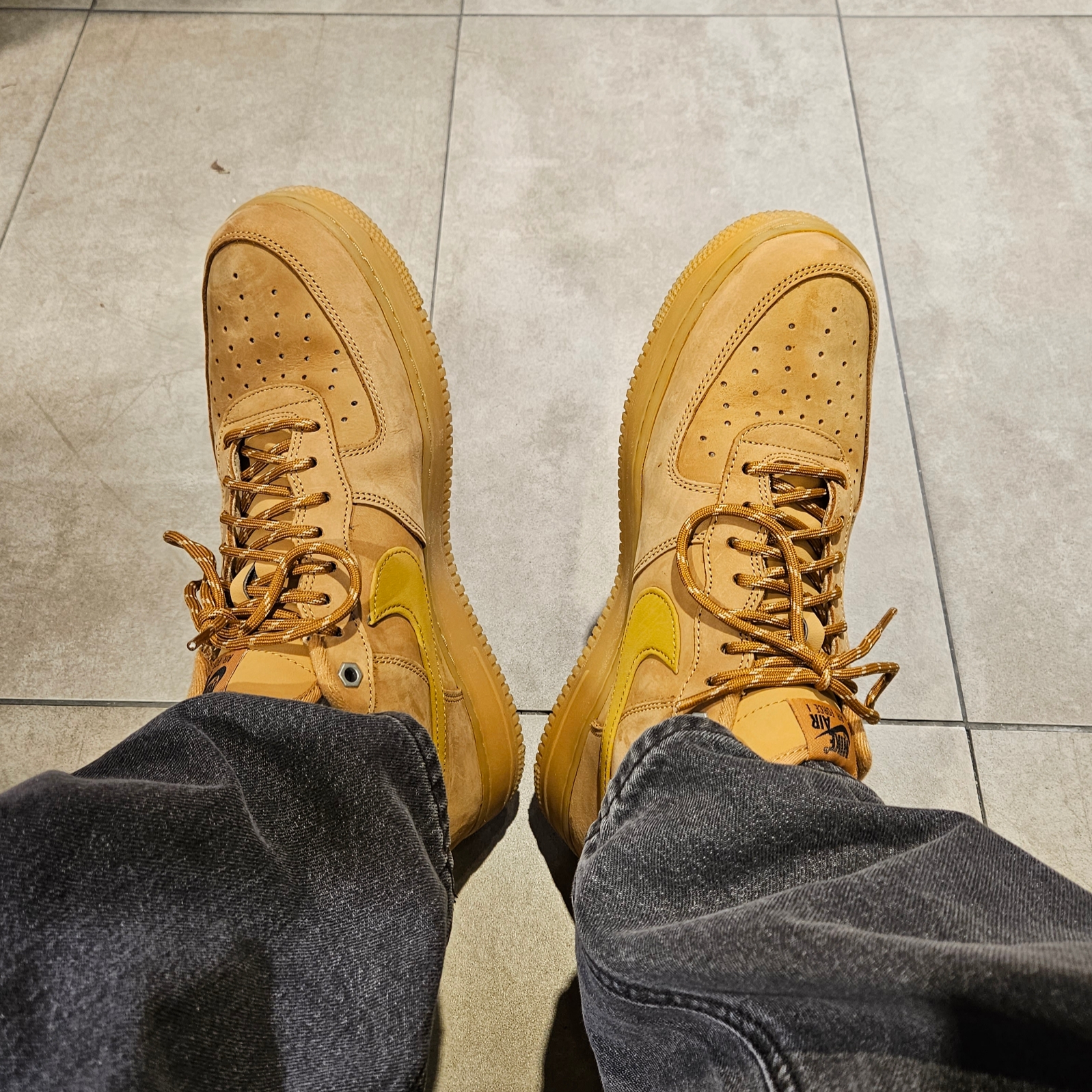 Nike Air Force 1 '07 WB Flax 착용 스타일