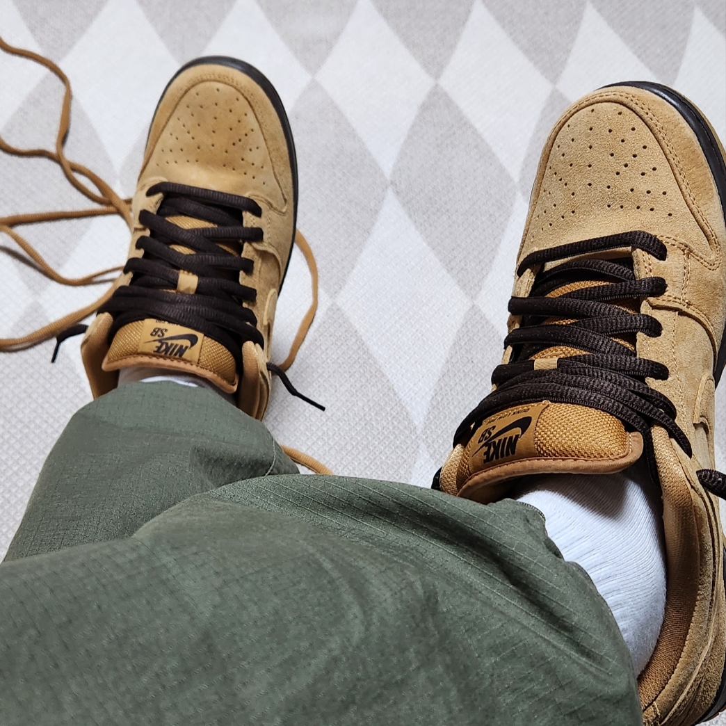 Nike SB Dunk Low Pro Wheat 2023 착용 스타일 - 3